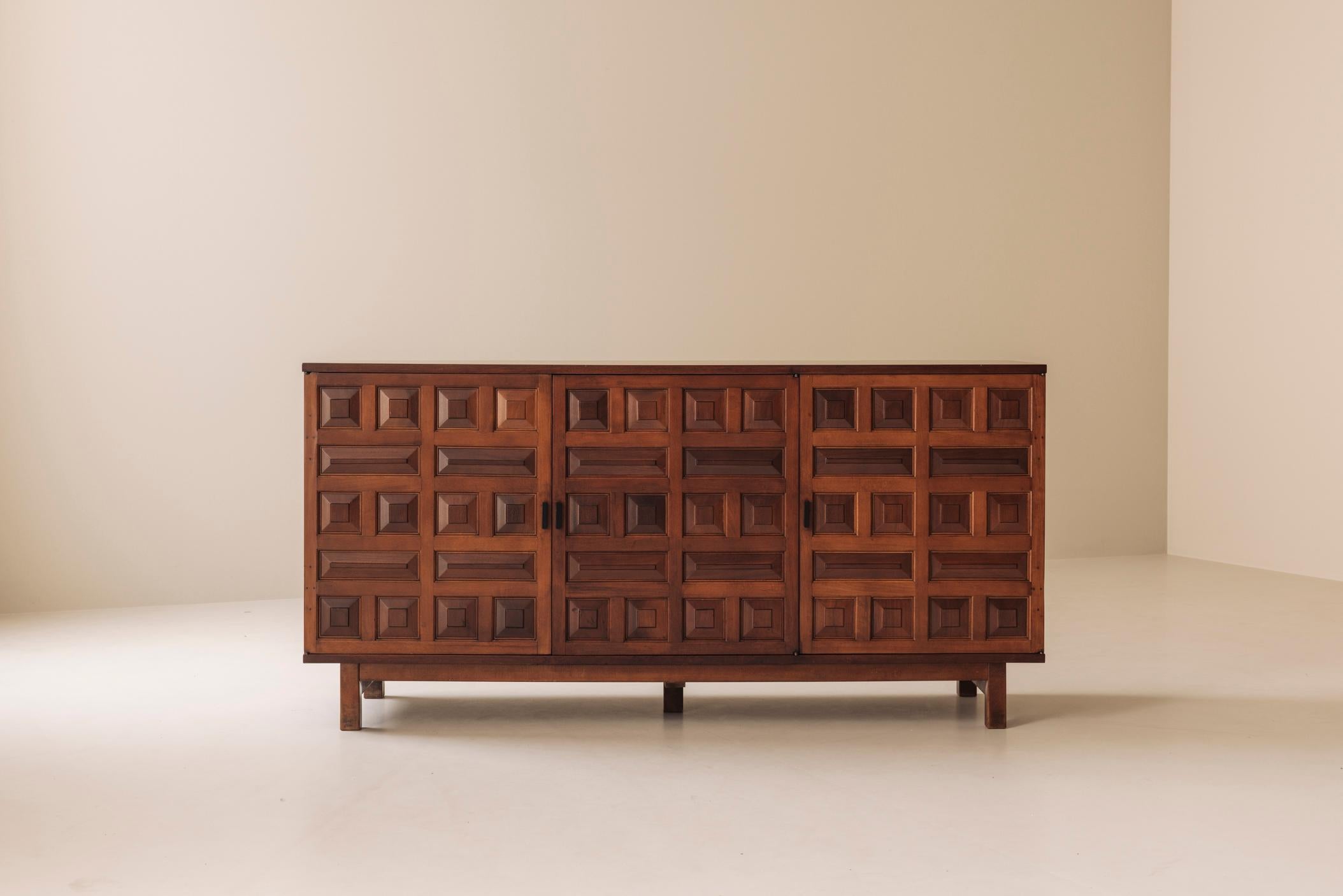 Brutalistisches spanisches Sideboard mit grafischen Türen, 1970er Jahre. im Angebot 11