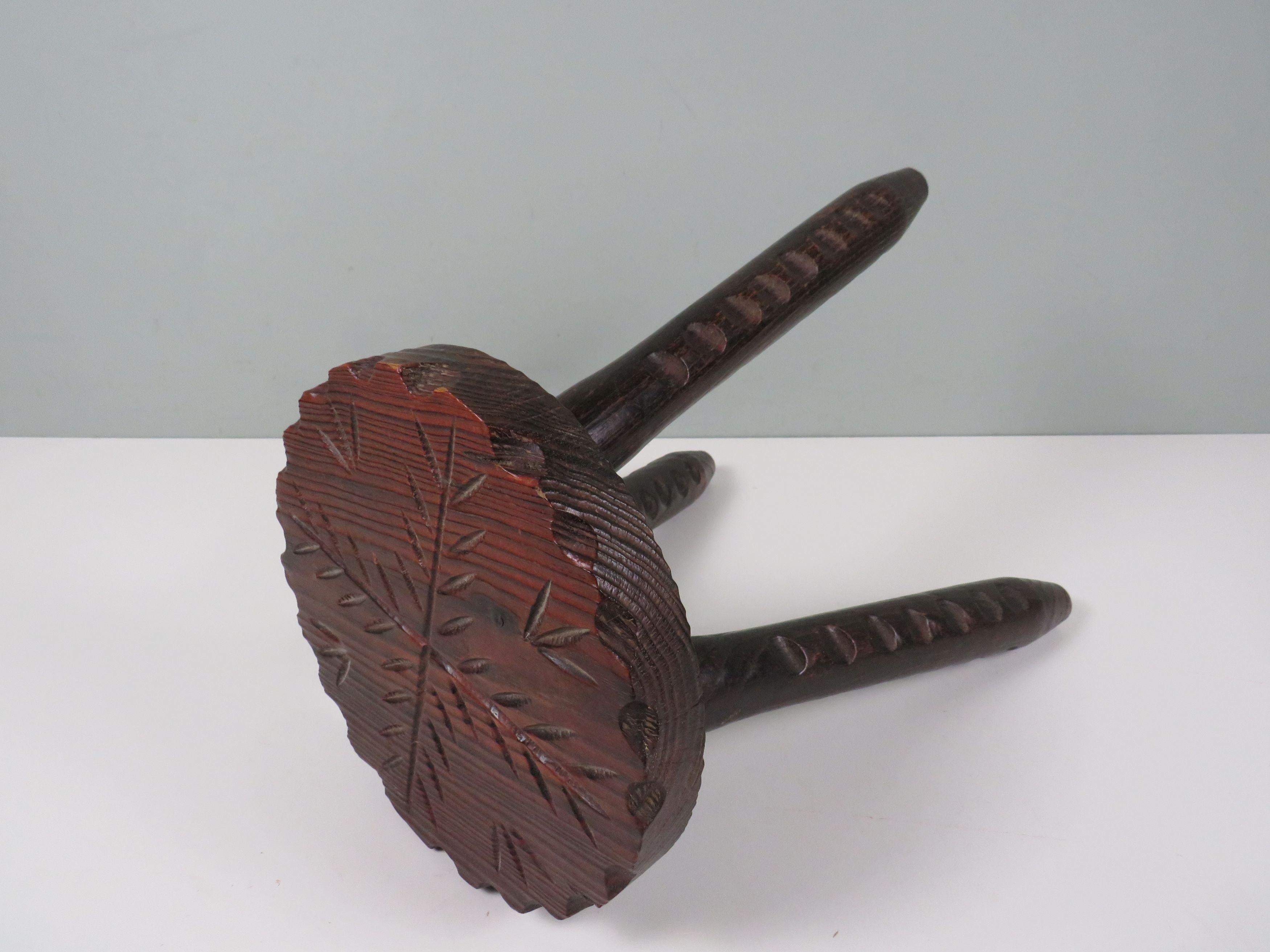 Espagnol Tabouret tripode espagnol brutaliste 1960 en vente