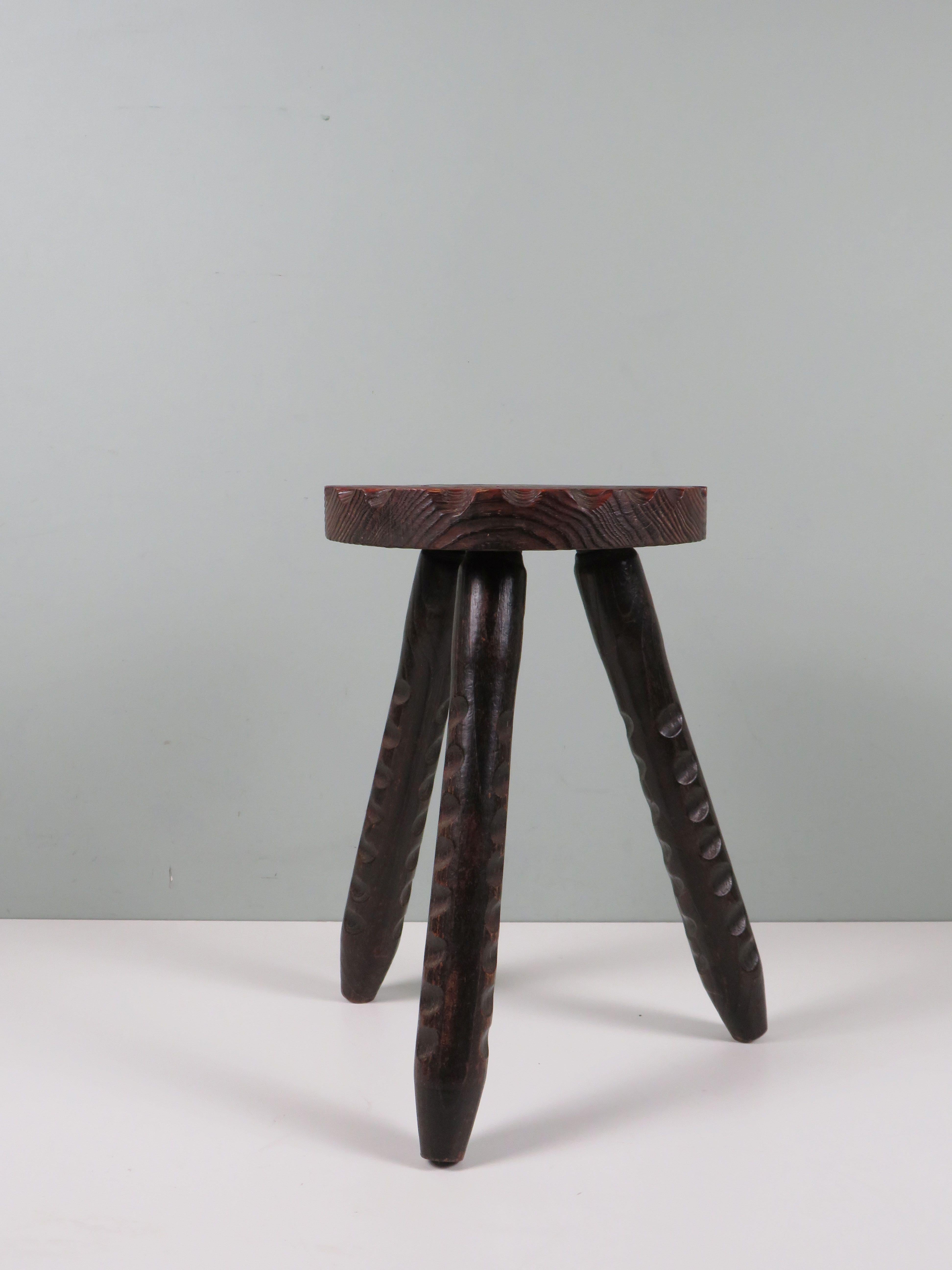 Tabouret tripode espagnol brutaliste 1960 Bon état - En vente à Herentals, BE