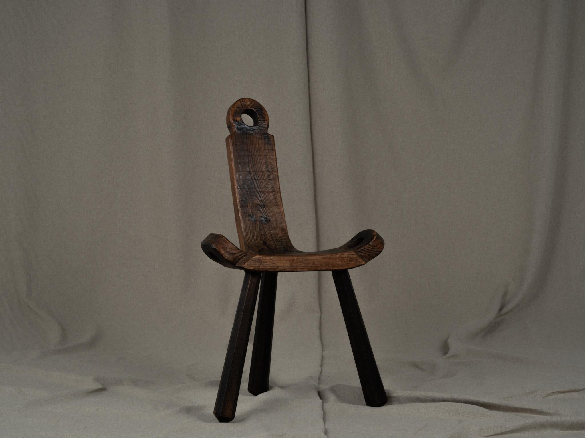 Carved Brutalist Spanish wooden tripod chair For Sale