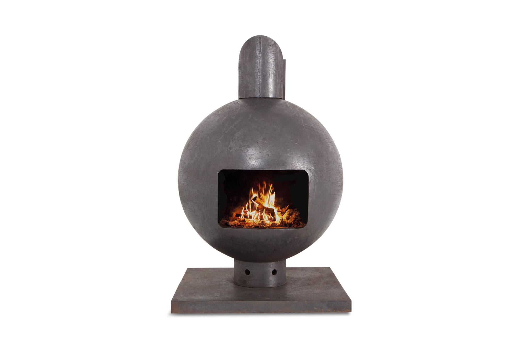 Brutalist Spherical Fireplace by Dries Kreijkamp in Wrought Iron In Good Condition In Antwerp, BE