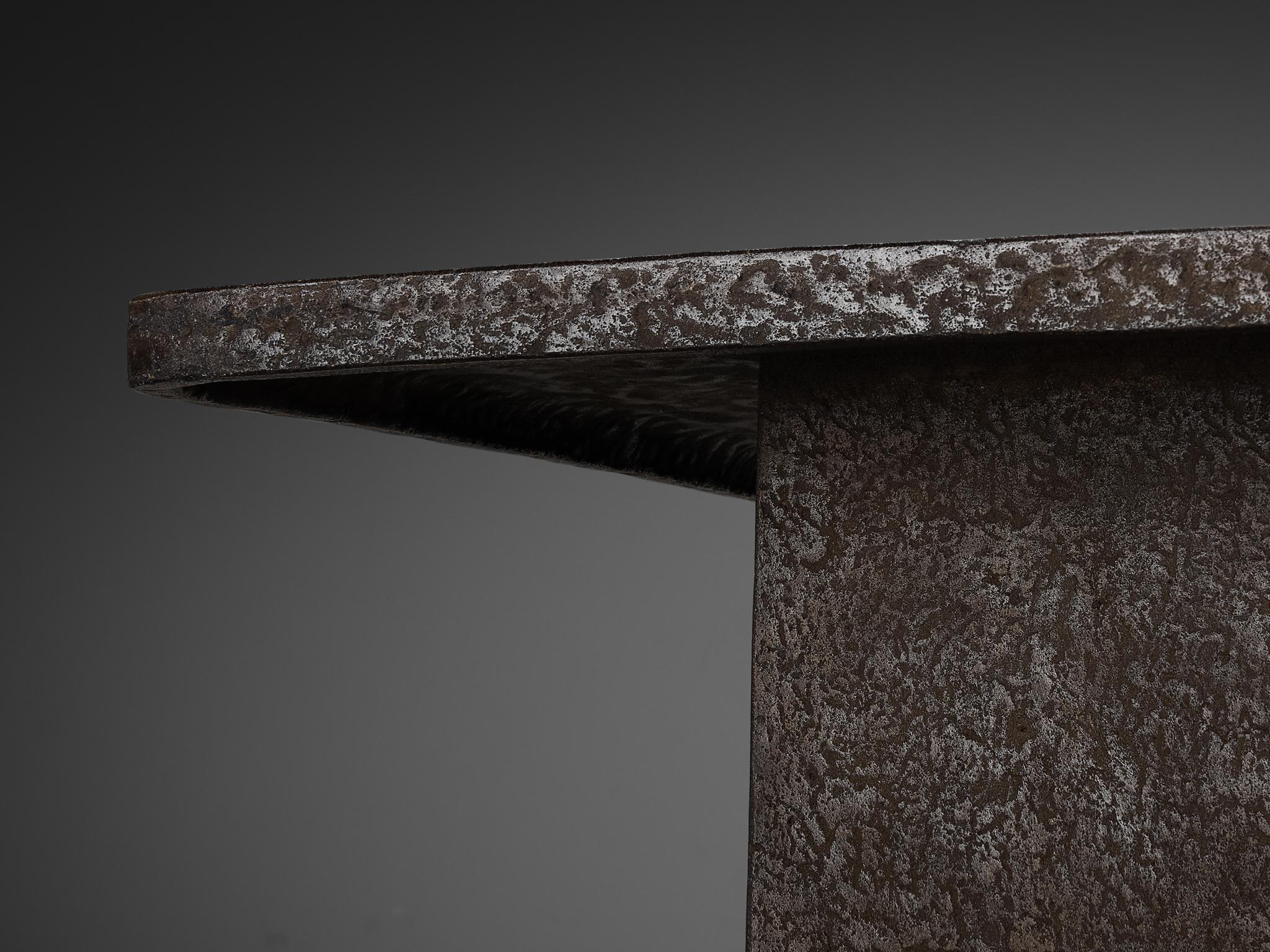 Brutalist Square Coffee Table in Textured Stone Look Resin  In Good Condition For Sale In Waalwijk, NL