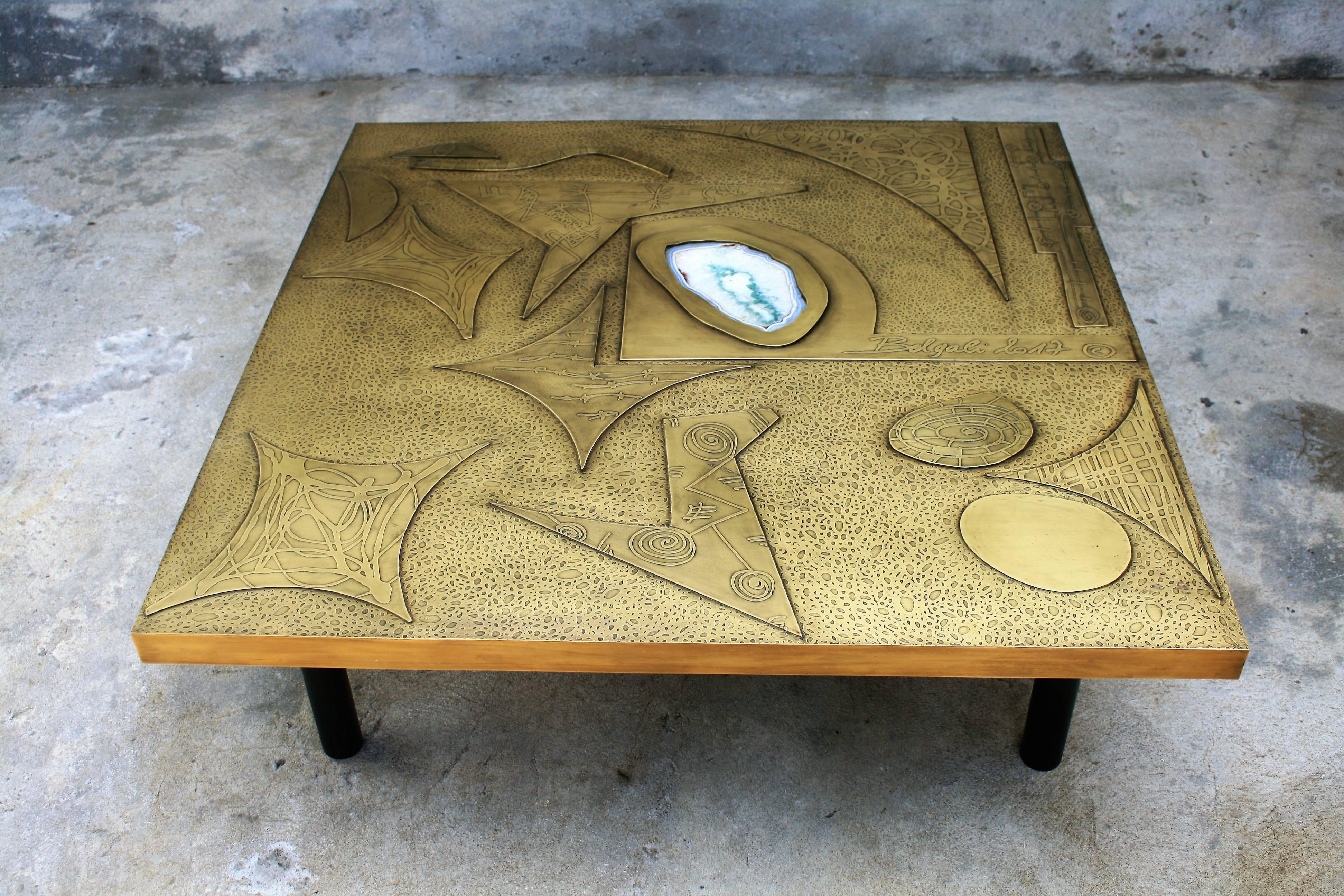 Belgali is a Belgian producer of brass handmade furniture. Mostly acid etched designes, finished with high quality rare semi precious gems. 

Brutalist square coffee table with agate stone slice inlay. They have been acid etched and patinated