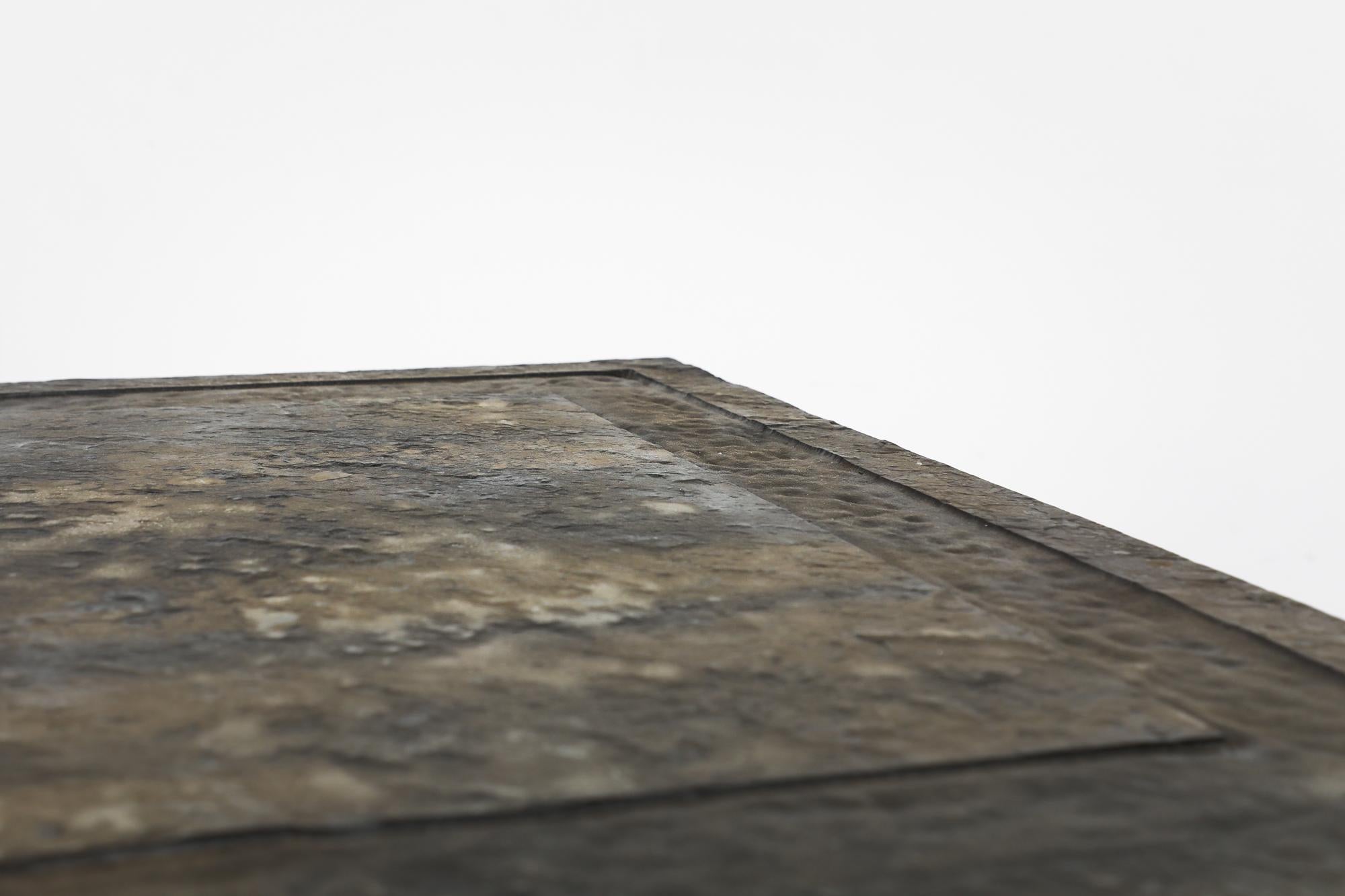 Table basse carrée brutaliste avec piédestal cubique chromé en vente 8