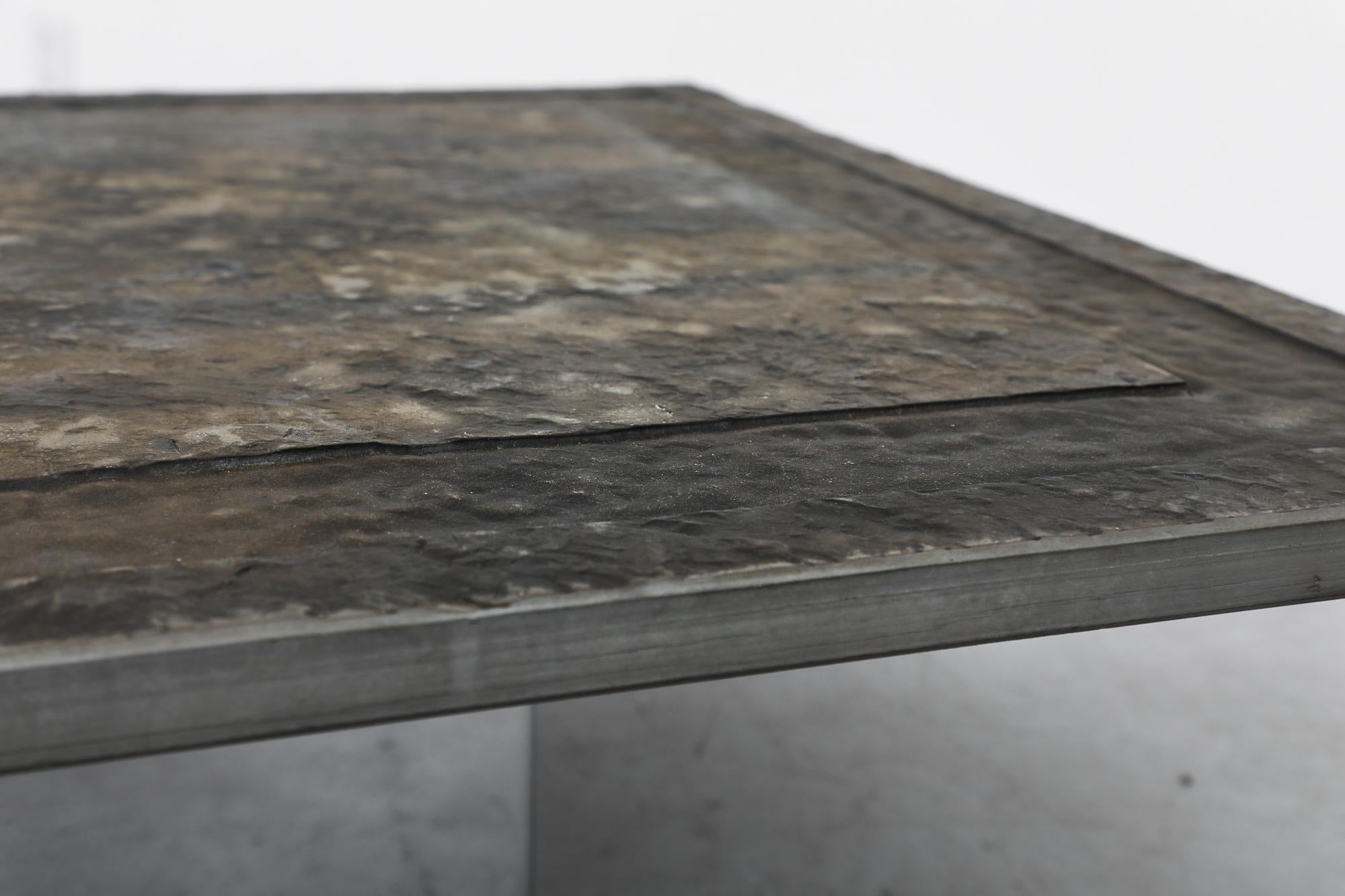 Table basse carrée brutaliste avec piédestal cubique chromé en vente 9