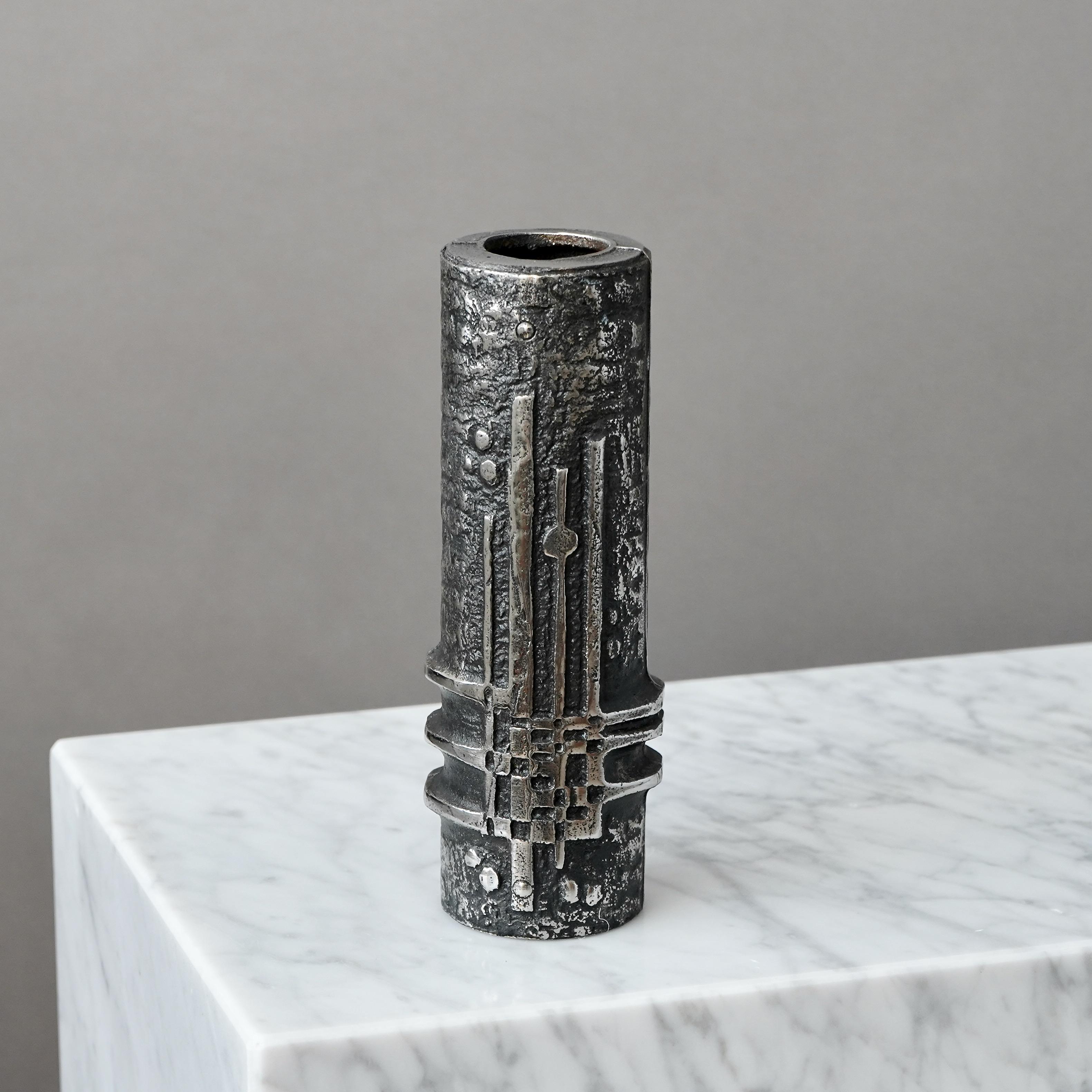 Brutalistische Vase aus Edelstahl von Olav Joa Joff. Polaris, Norwegen 1972. Stahlkunst (Moderne der Mitte des Jahrhunderts) im Angebot