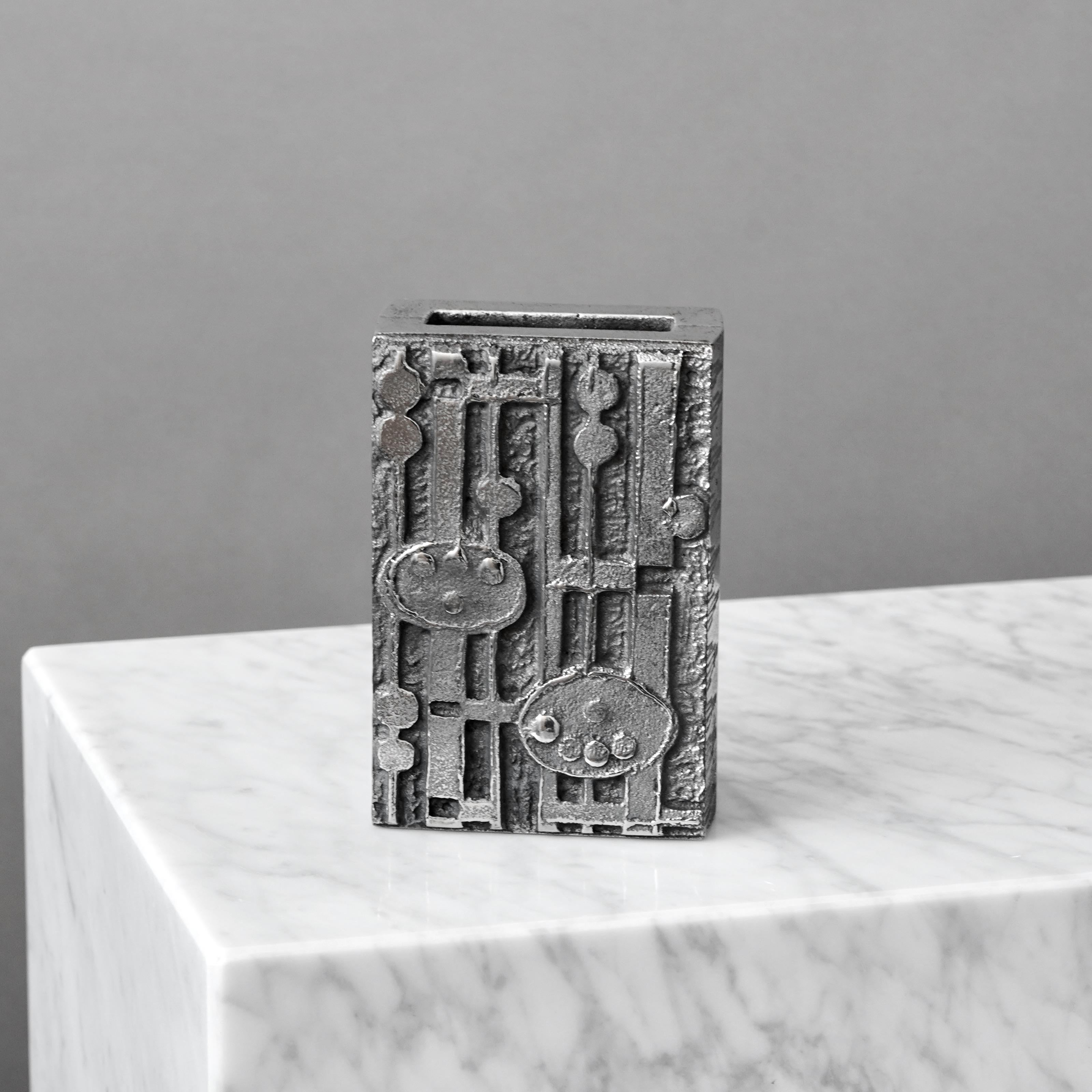 Brutalistische Vase aus Edelstahl von Olav Joa Joff. Polaris, Norwegen 1972. Stahlkunst (Moderne der Mitte des Jahrhunderts) im Angebot