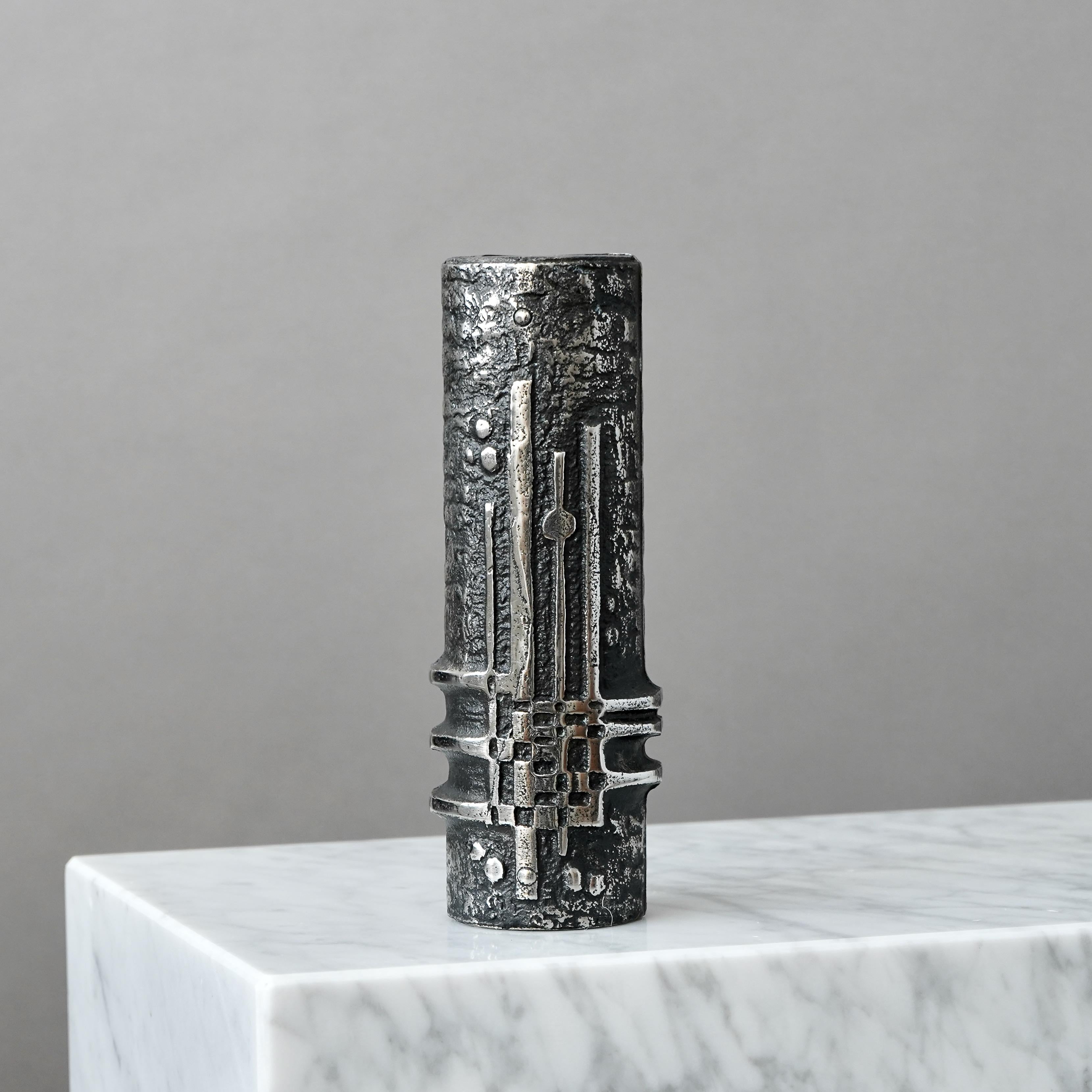 Brutalistische Vase aus Edelstahl von Olav Joa Joff. Polaris, Norwegen 1972. Stahlkunst (Norwegisch) im Angebot