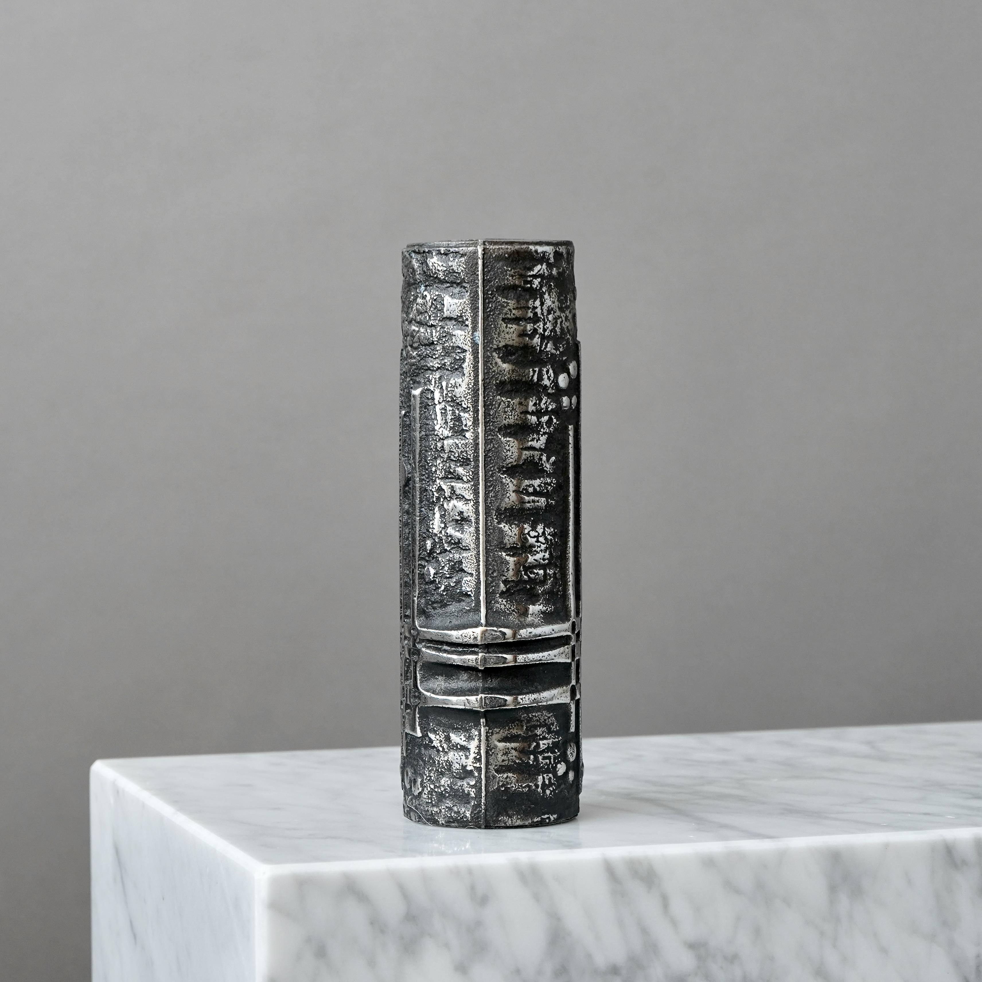 Brutalistische Vase aus Edelstahl von Olav Joa Joff. Polaris, Norwegen 1972. Stahlkunst (Gegossen) im Angebot