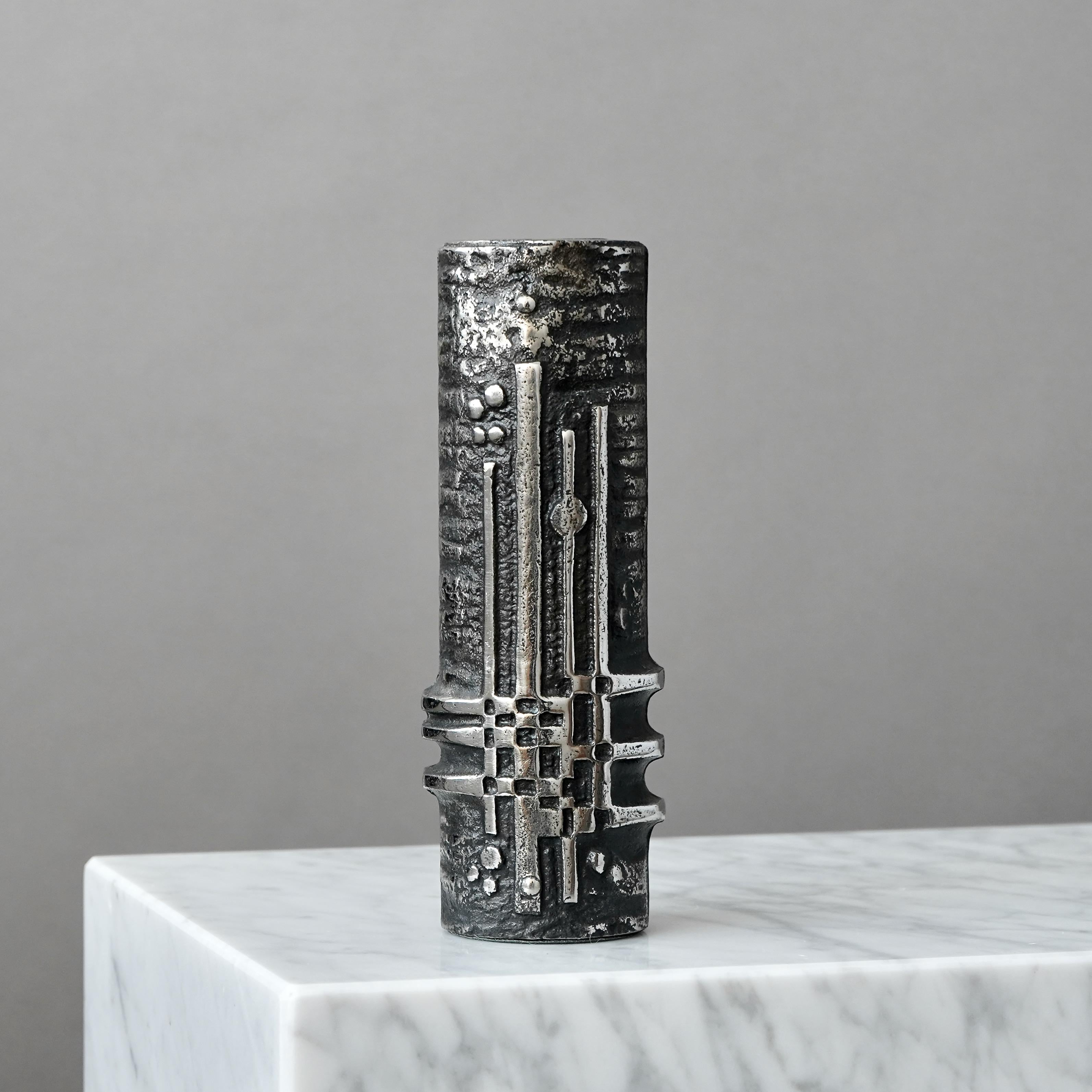 Brutalistische Vase aus Edelstahl von Olav Joa Joff. Polaris, Norwegen 1972. Stahlkunst im Zustand „Gut“ im Angebot in Malmö, SE