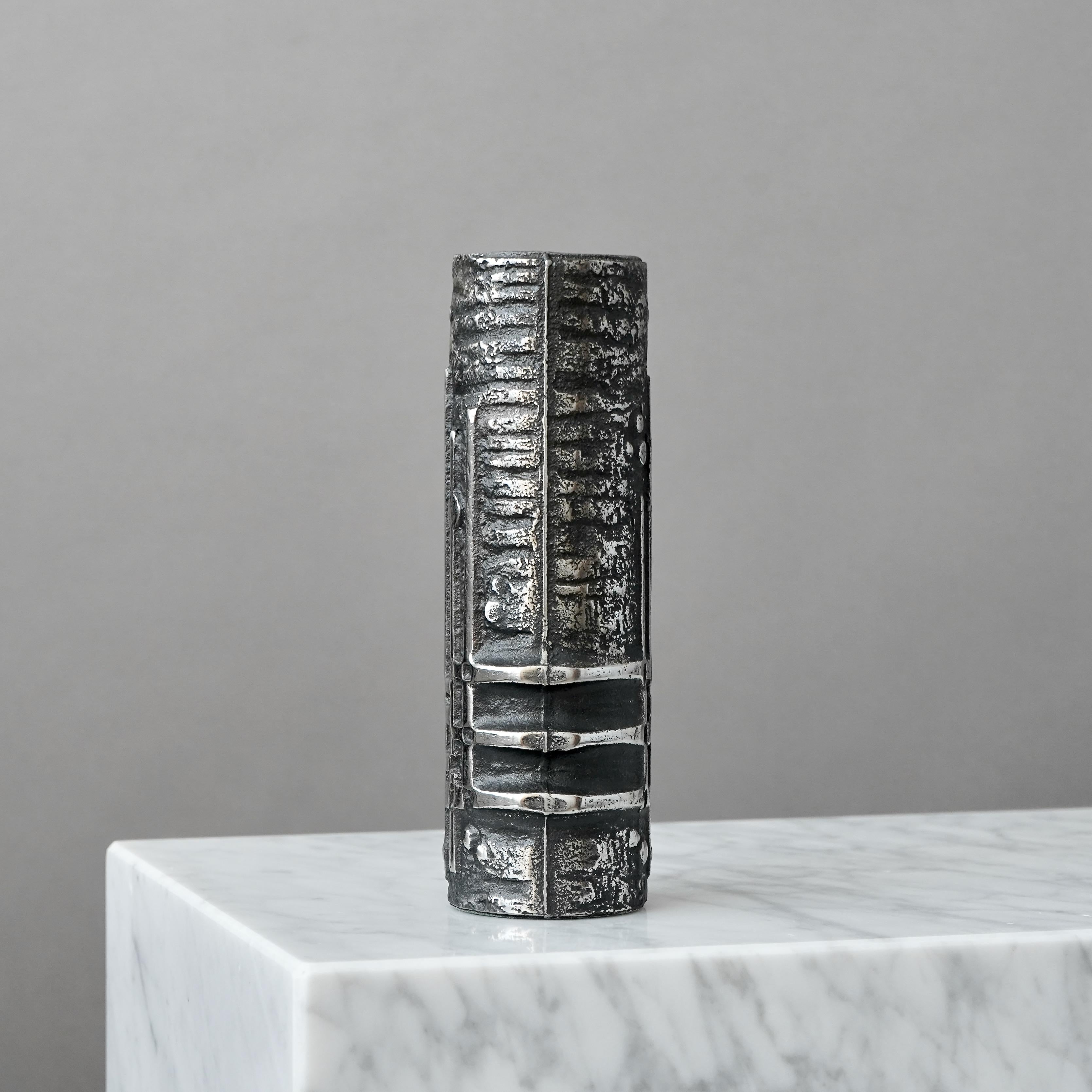 Brutalistische Vase aus Edelstahl von Olav Joa Joff. Polaris, Norwegen 1972. Stahlkunst (Ende des 20. Jahrhunderts) im Angebot