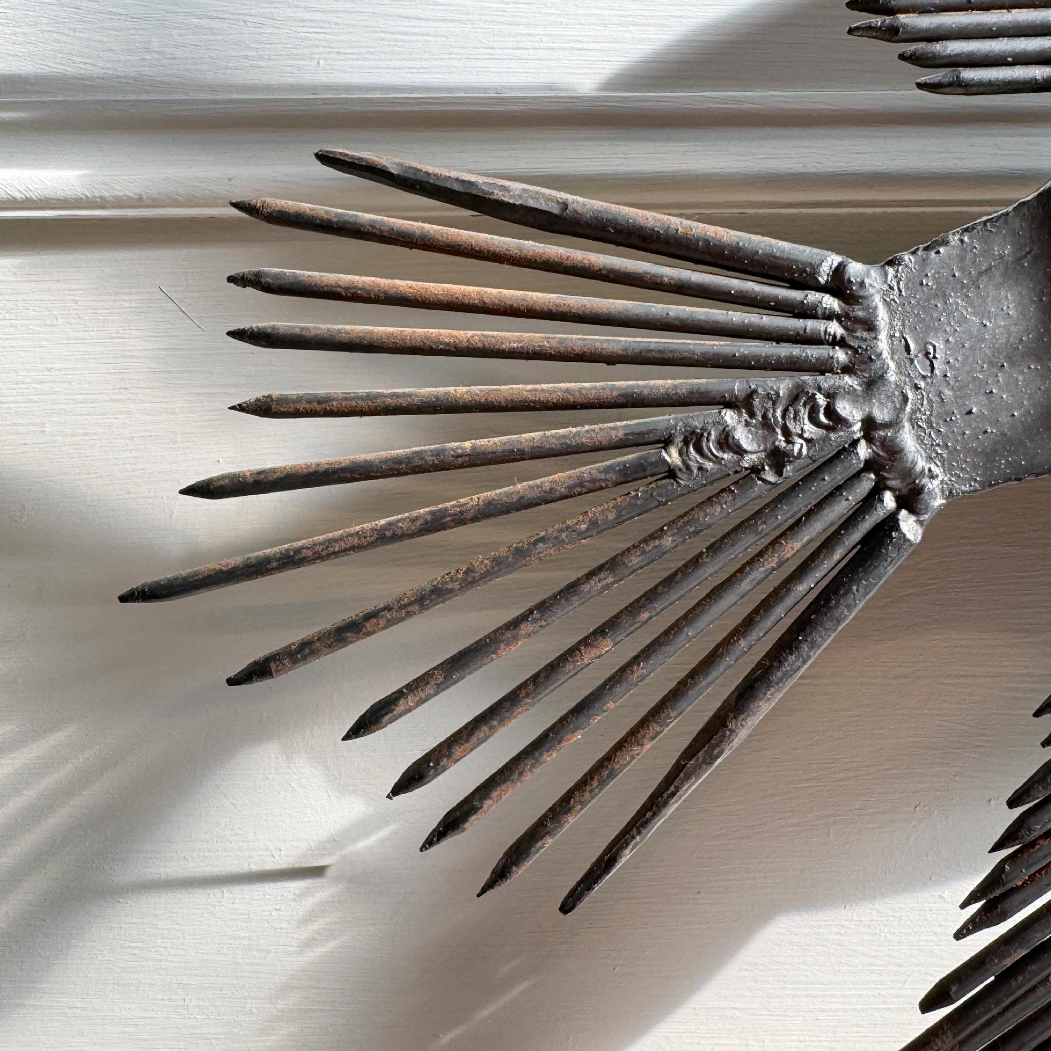 Applique brutalista in acciaio a forma di pesce degli anni '50 in vendita 5