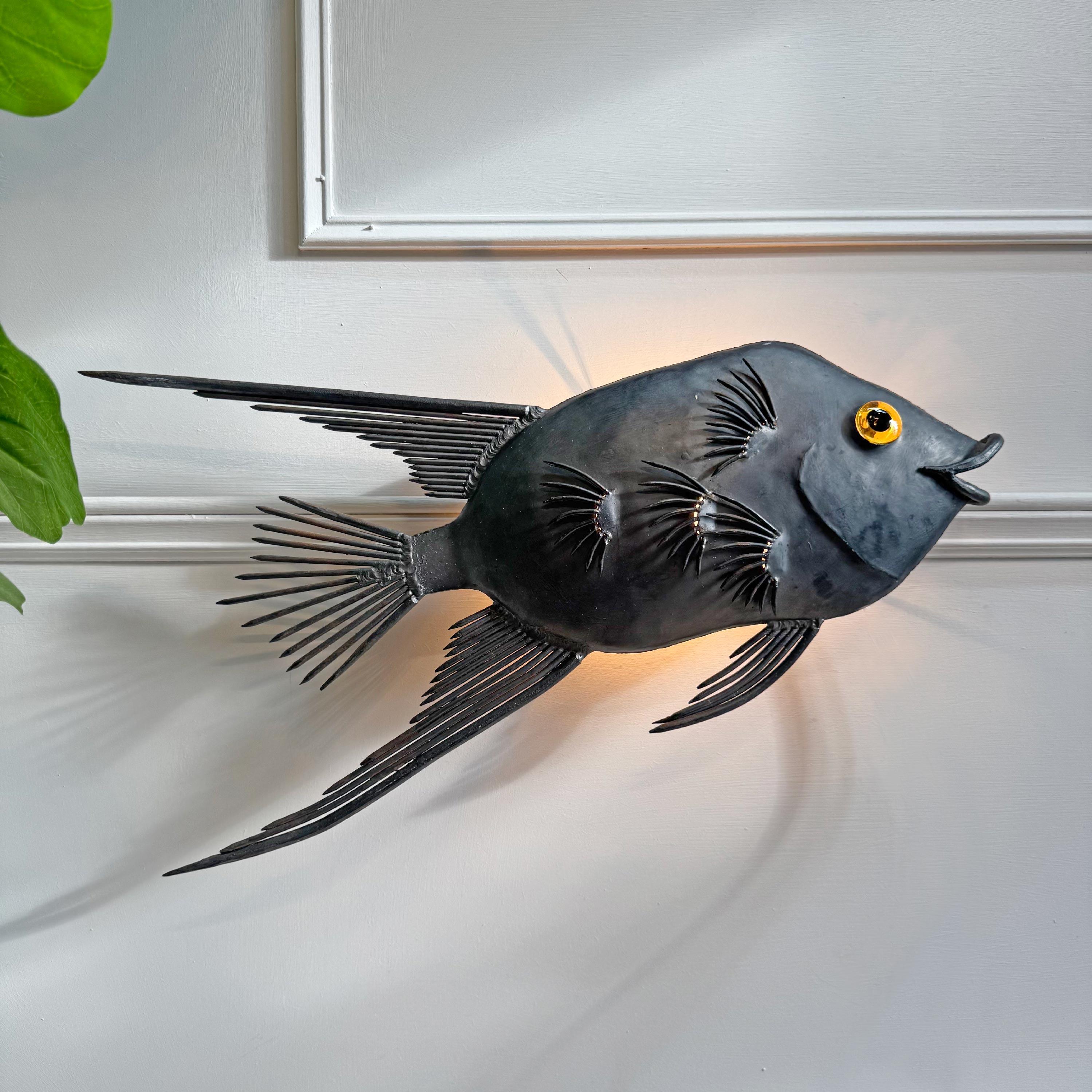 Applique brutalista in acciaio a forma di pesce degli anni '50 In condizioni buone in vendita a Hastings, GB