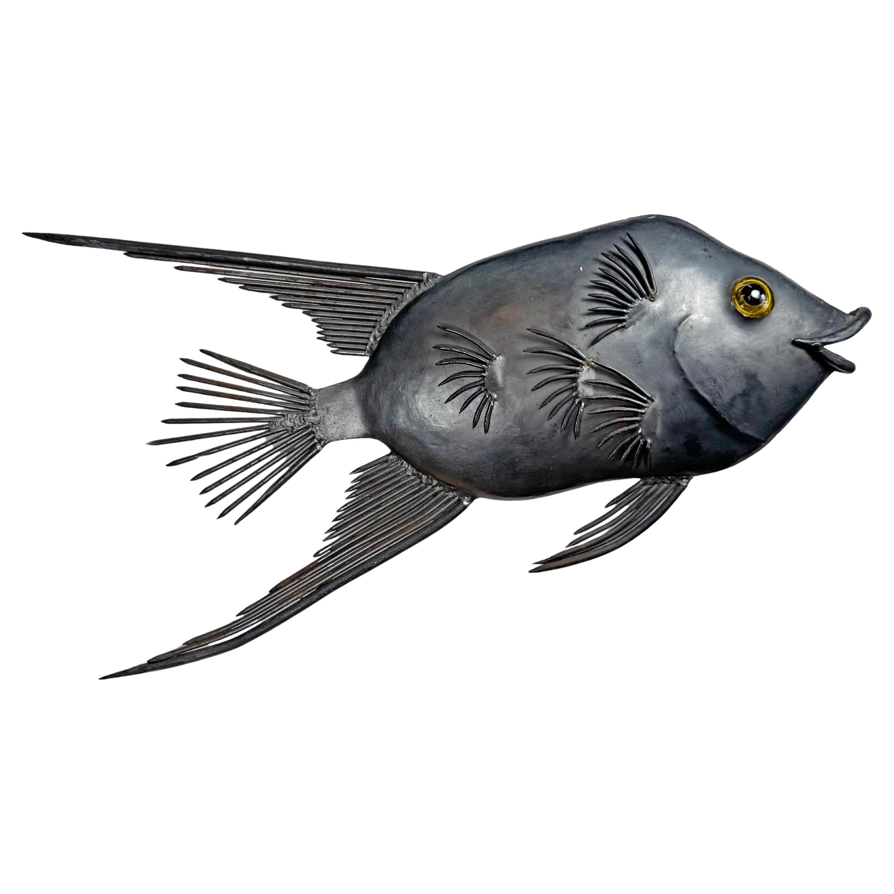 Applique brutalista in acciaio a forma di pesce degli anni '50 in vendita
