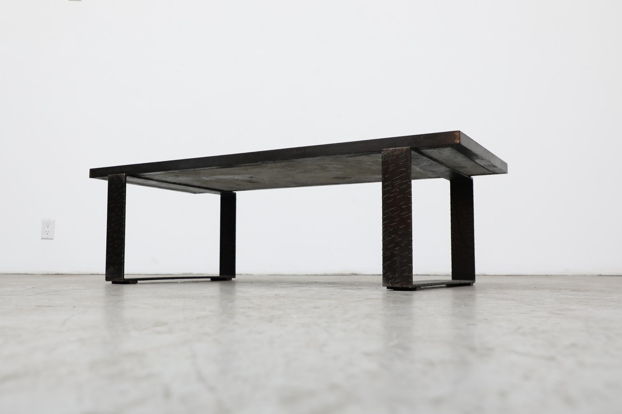 Milieu du XXe siècle Table basse brutaliste en mosaïque de pierre et d'acier dans le style de Paul Kingma en vente