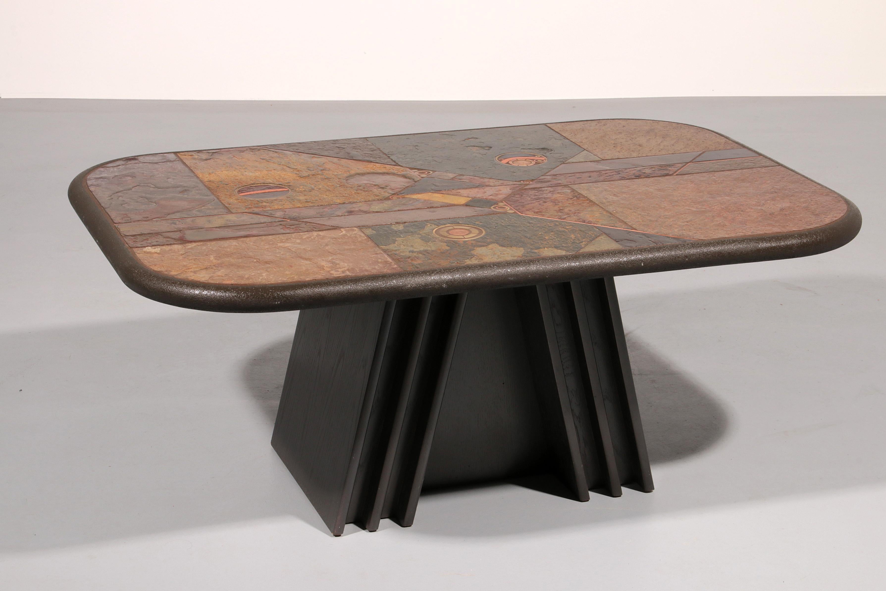 Scandinavian Brutalist Stone Coffee Table in the Style of Paul Kingma – Brass & Natural Stone For Sale
