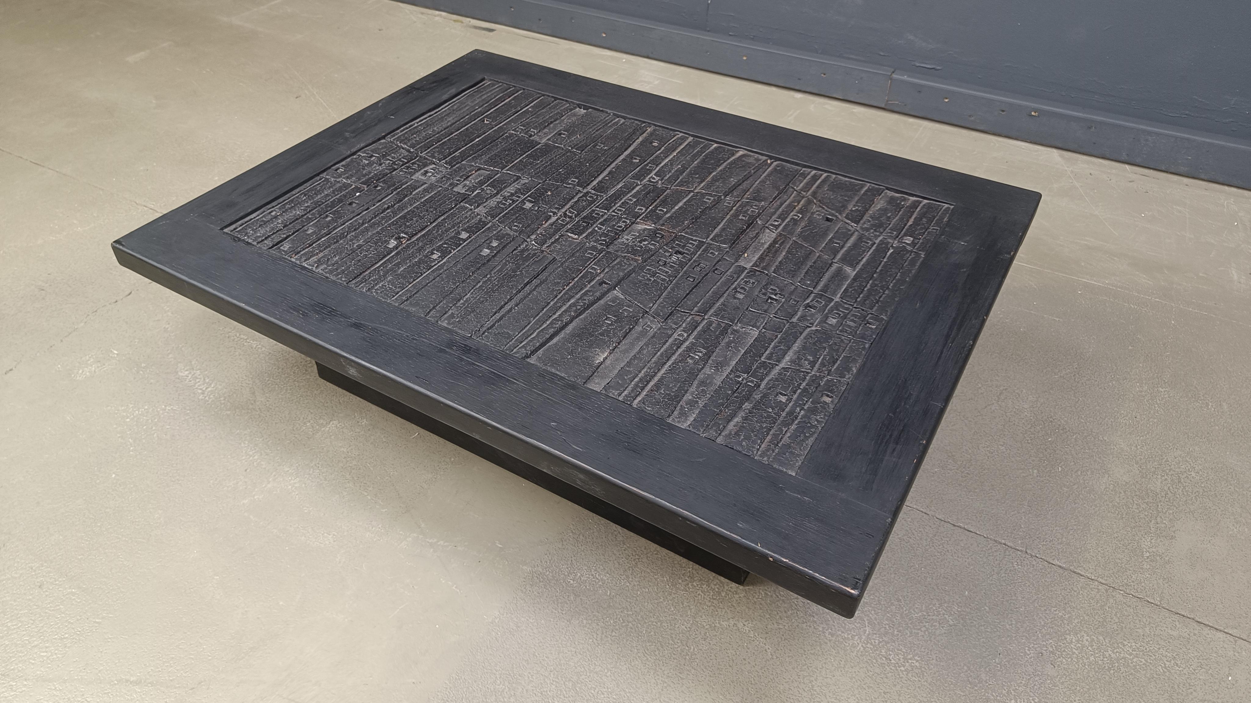 Brutalist stone coffee table, Made In belgium, 1960s For Sale 3