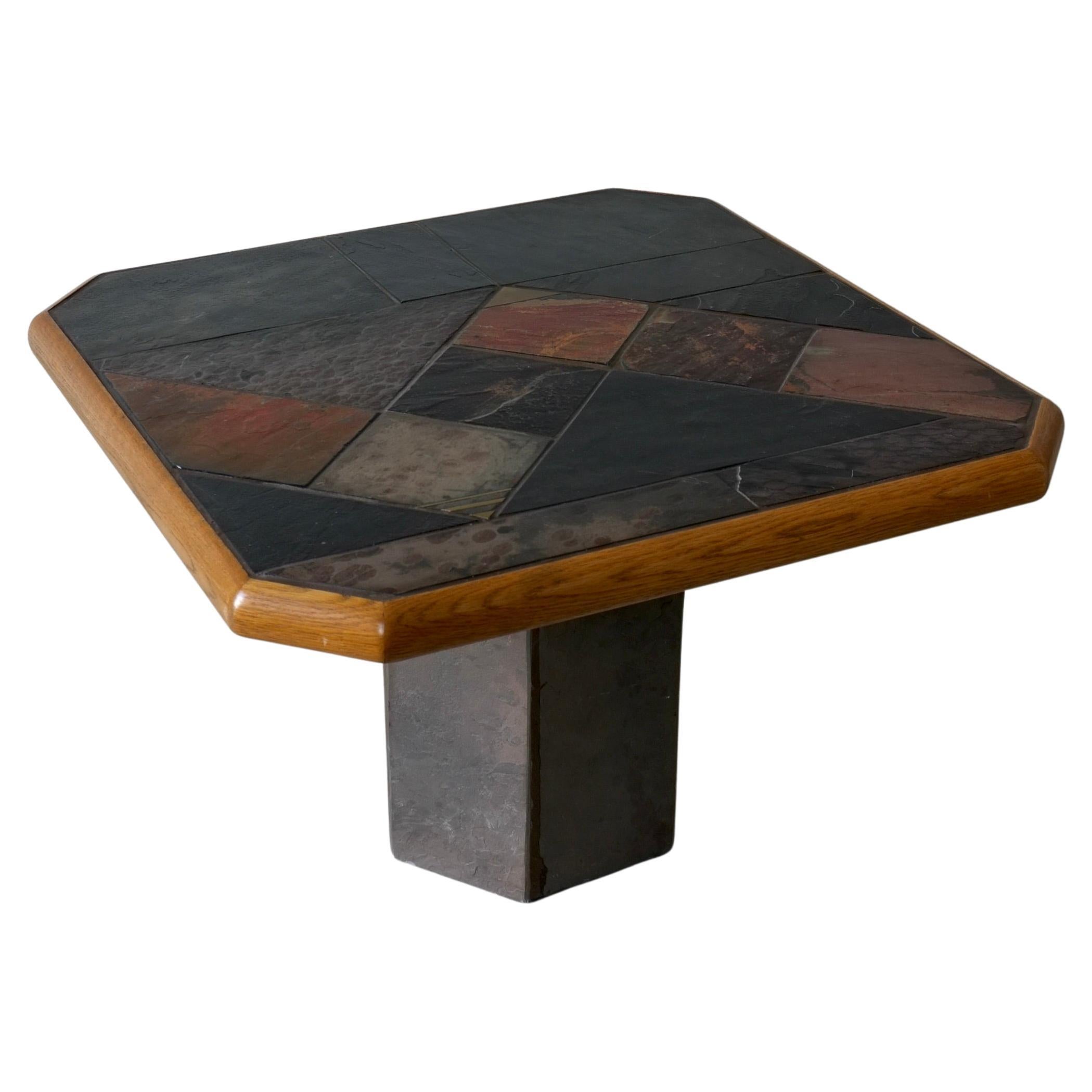 Mesa de centro cuadrada Brutalista Stone Oak, años 70 en venta