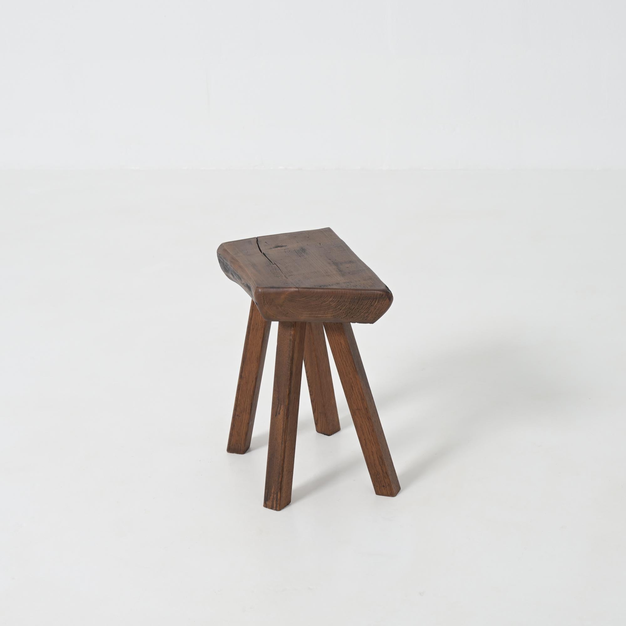 Chêne Brutalist Stool by Mobichalet en vente