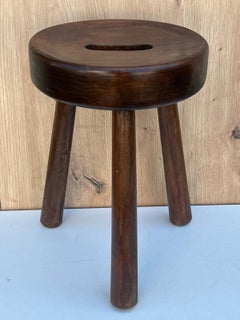 Taburete brutalista