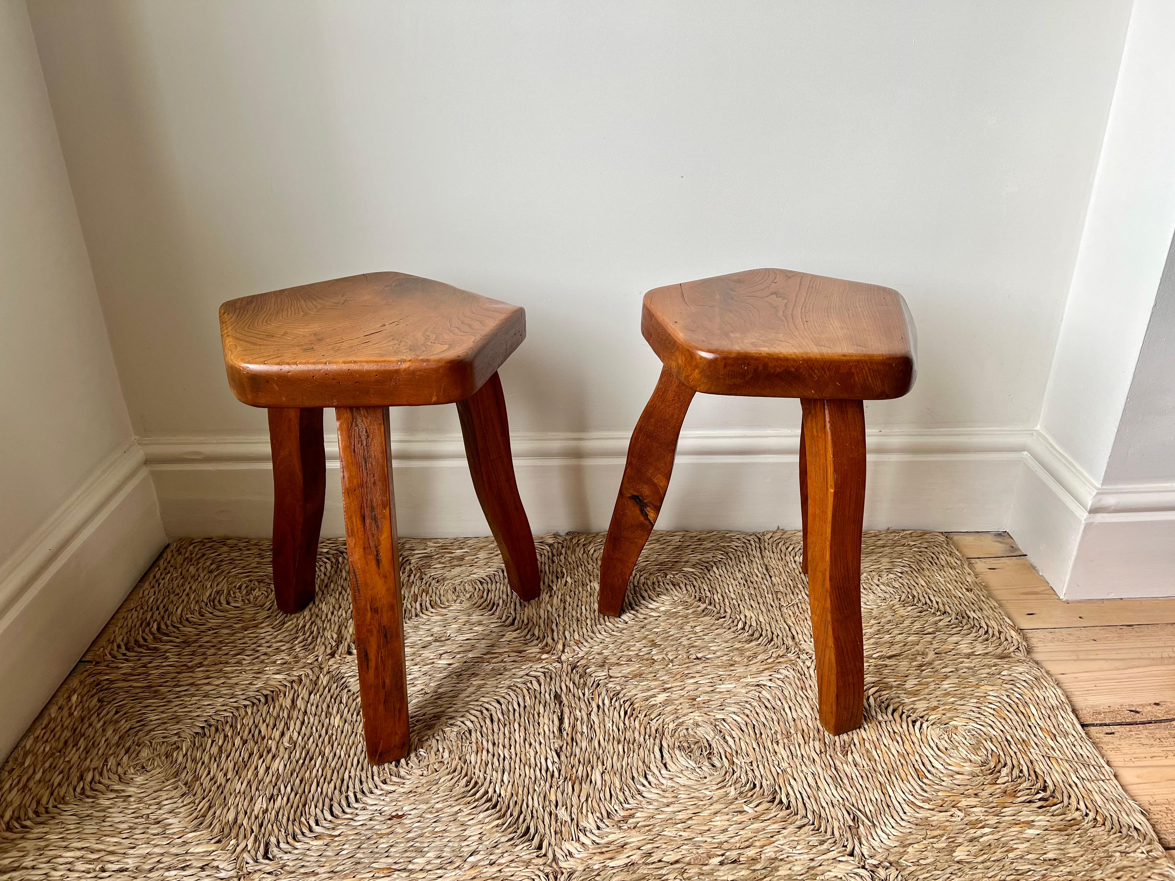 Brutalist Stools In Elm by Aranjou France c.1960 Olavi Hanninen Mikko Nuppon In Good Condition For Sale In Bristol, GB