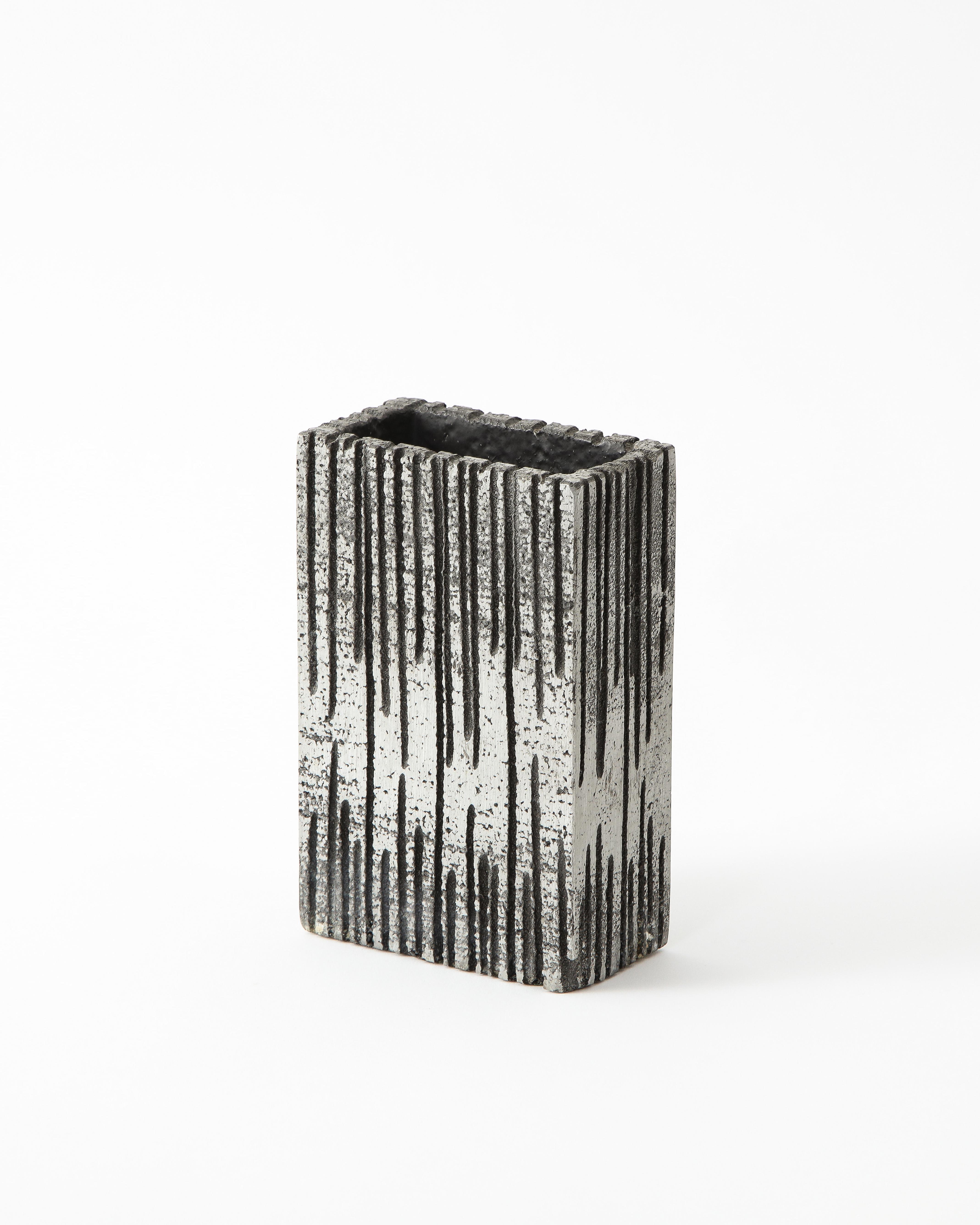Brutalist Striated Rectangular Metallic Vase in Light Silver In Good Condition For Sale In New York, NY