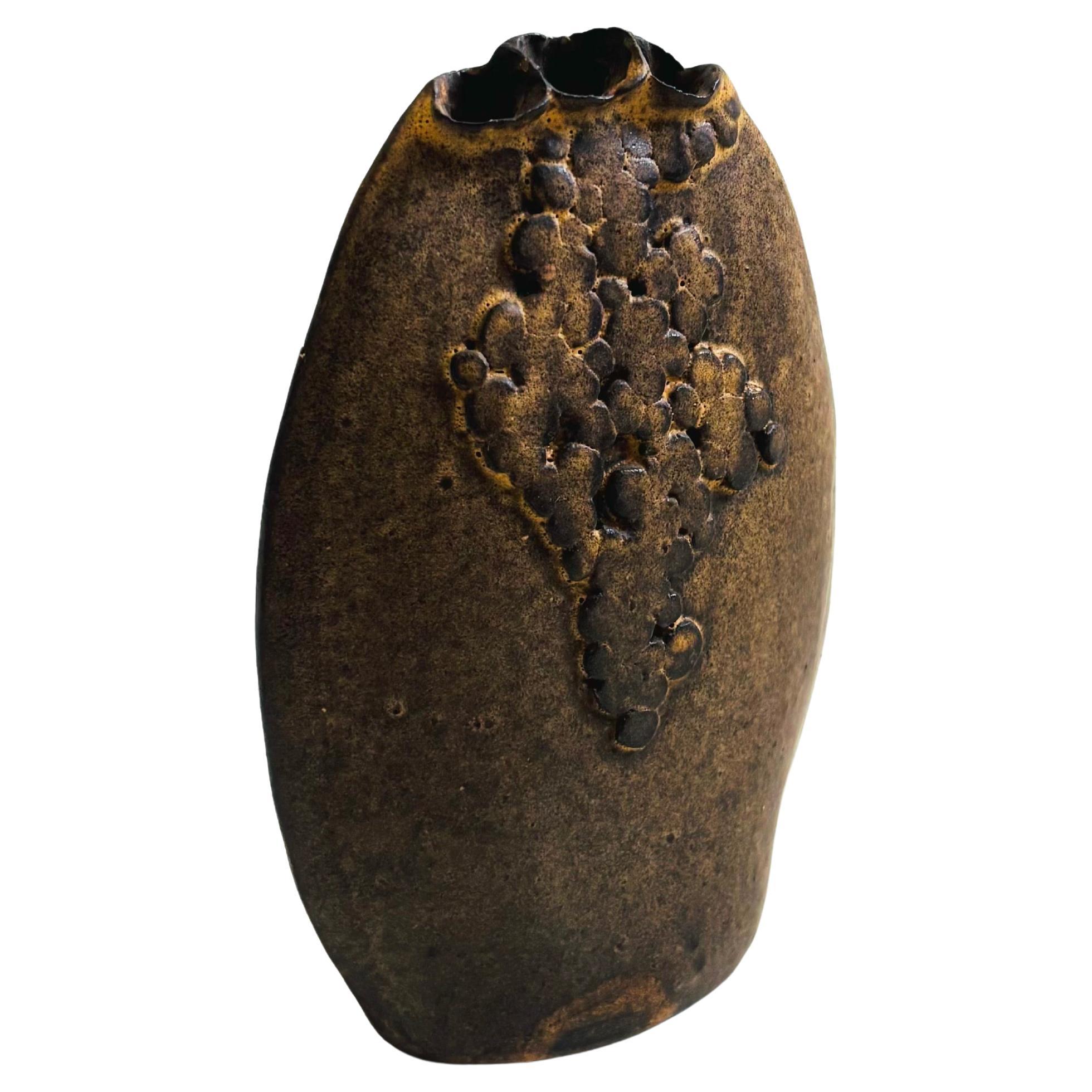 Jarrón Capullo Brutalista Studio Pottery en venta