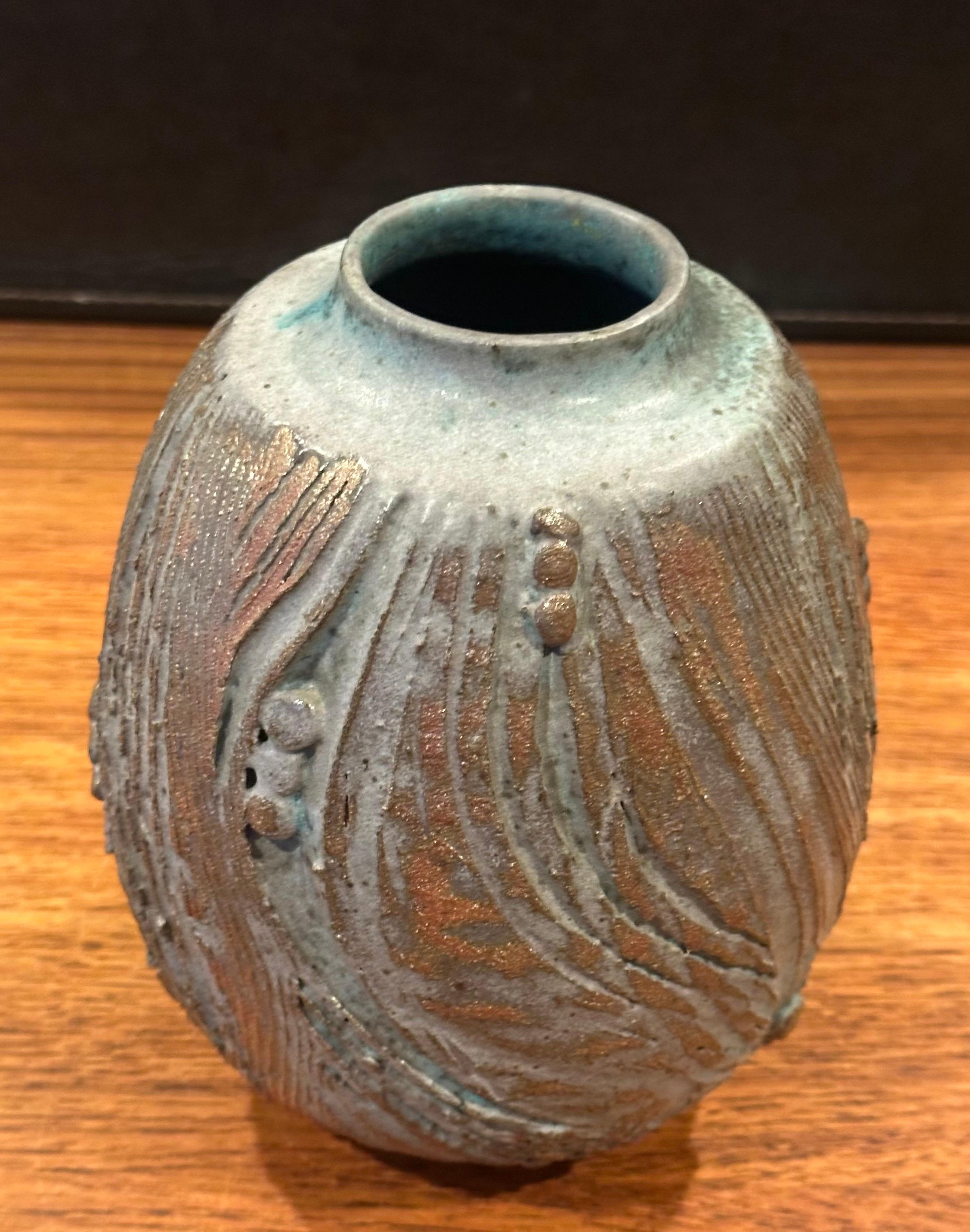 Brutalist Studio Pottery Steingut Vase - Signiert im Angebot 4