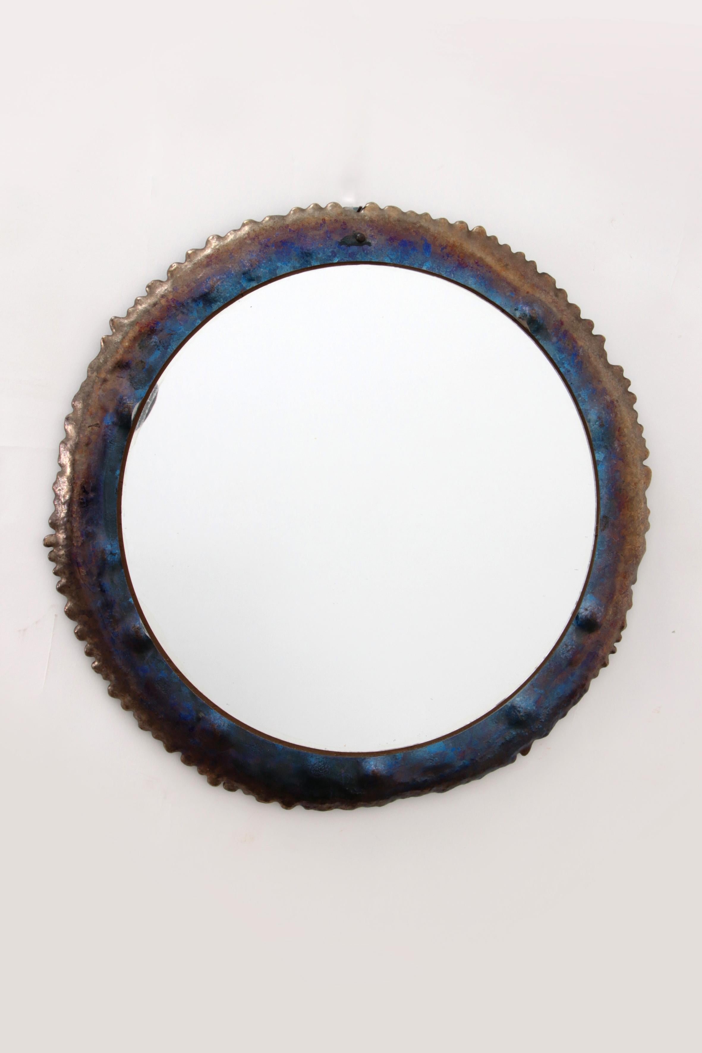 Italian Brutalist sturdy wall mirror with emaille on metal, 1970s For Sale