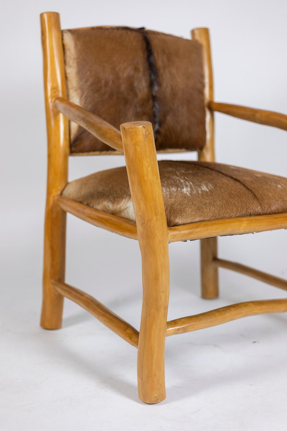 Brutalist style armchair in elm and goatskin, 1970s For Sale 7