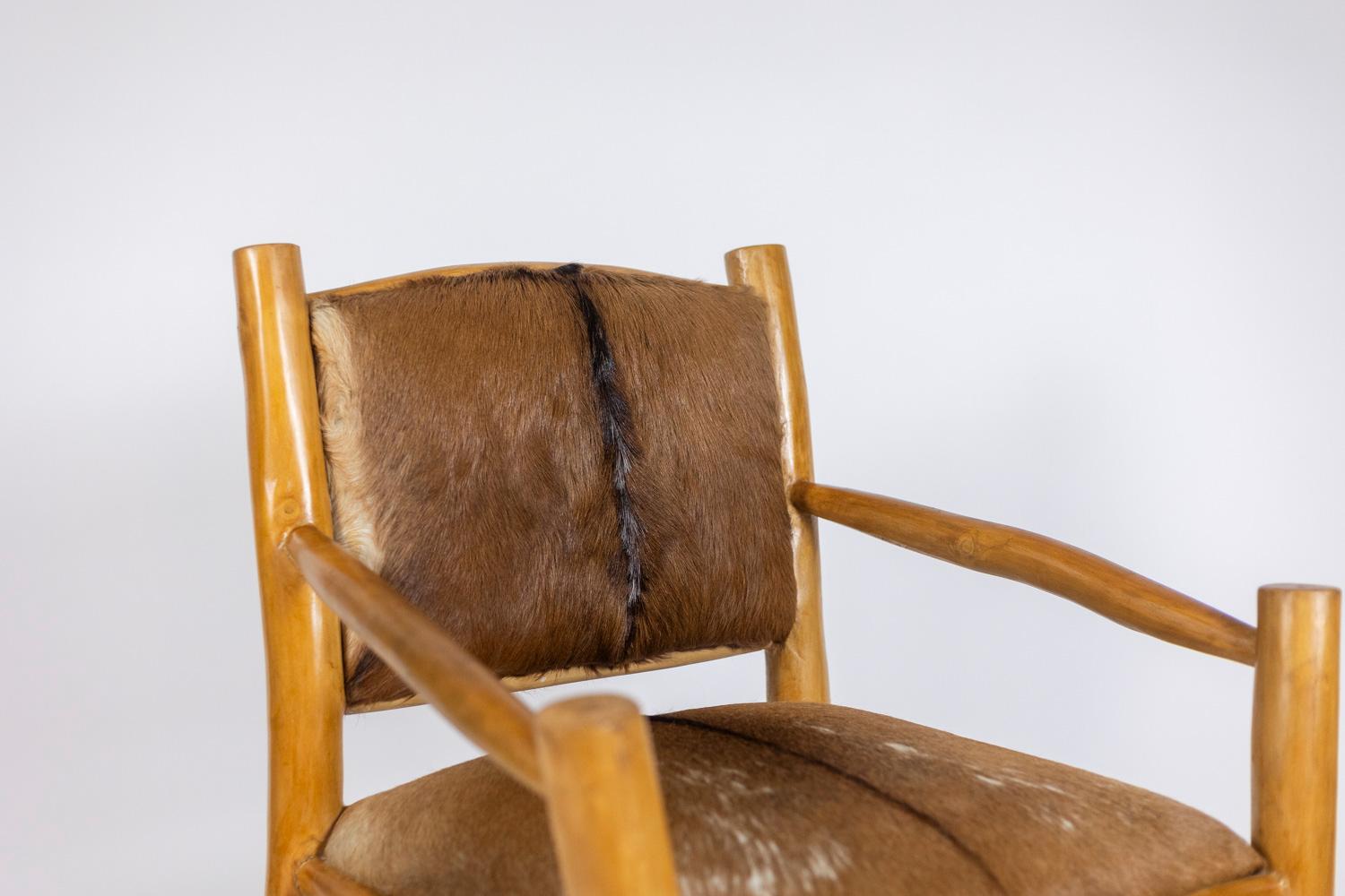 Brutalist style armchair in elm and goatskin, 1970s For Sale 3