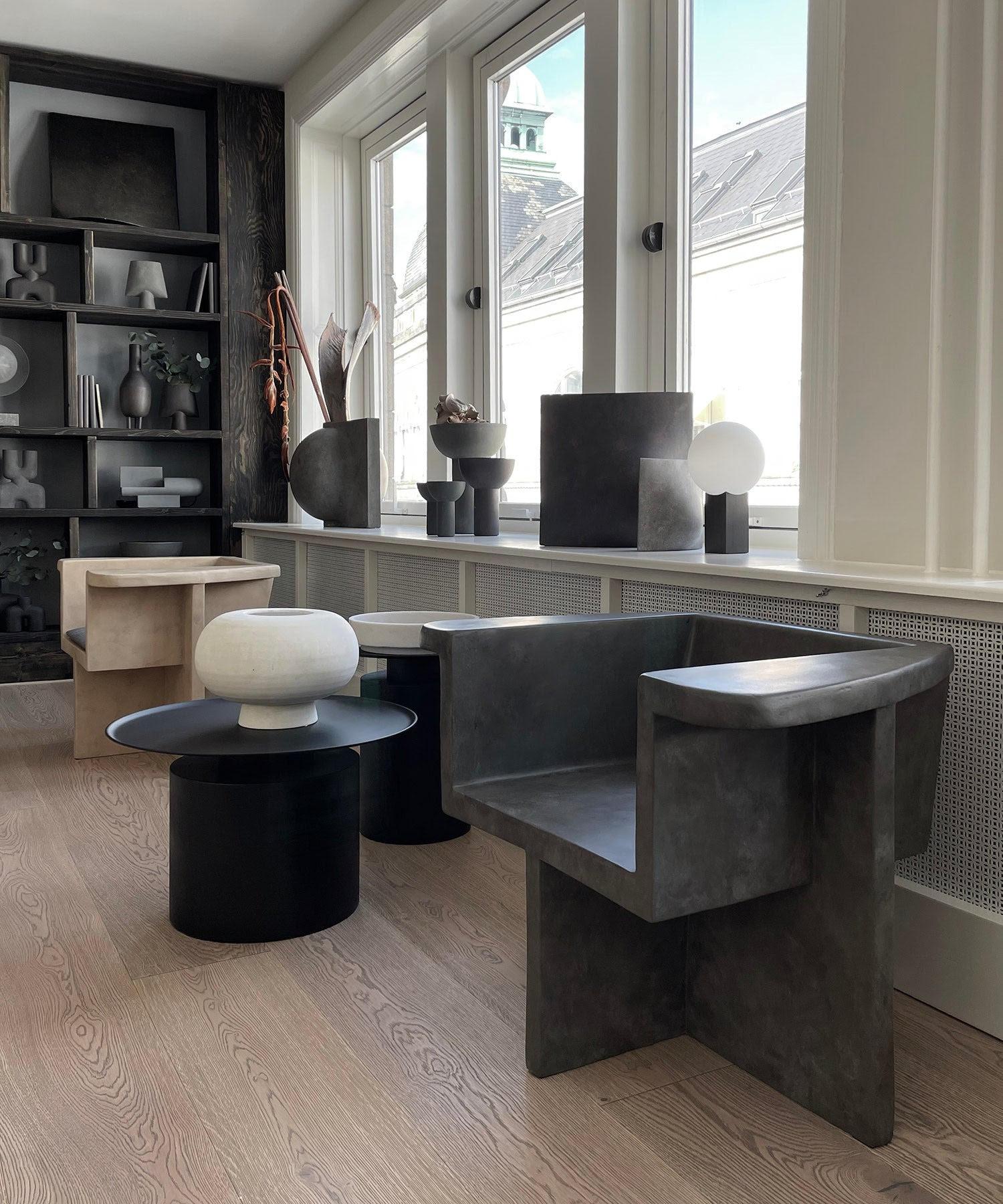 Sessel im brutalistischen Stil, Contemporary - Farbe Dunkelgrau - Faserbeton. im Zustand „Neu“ im Angebot in Saint-Ouen, FR