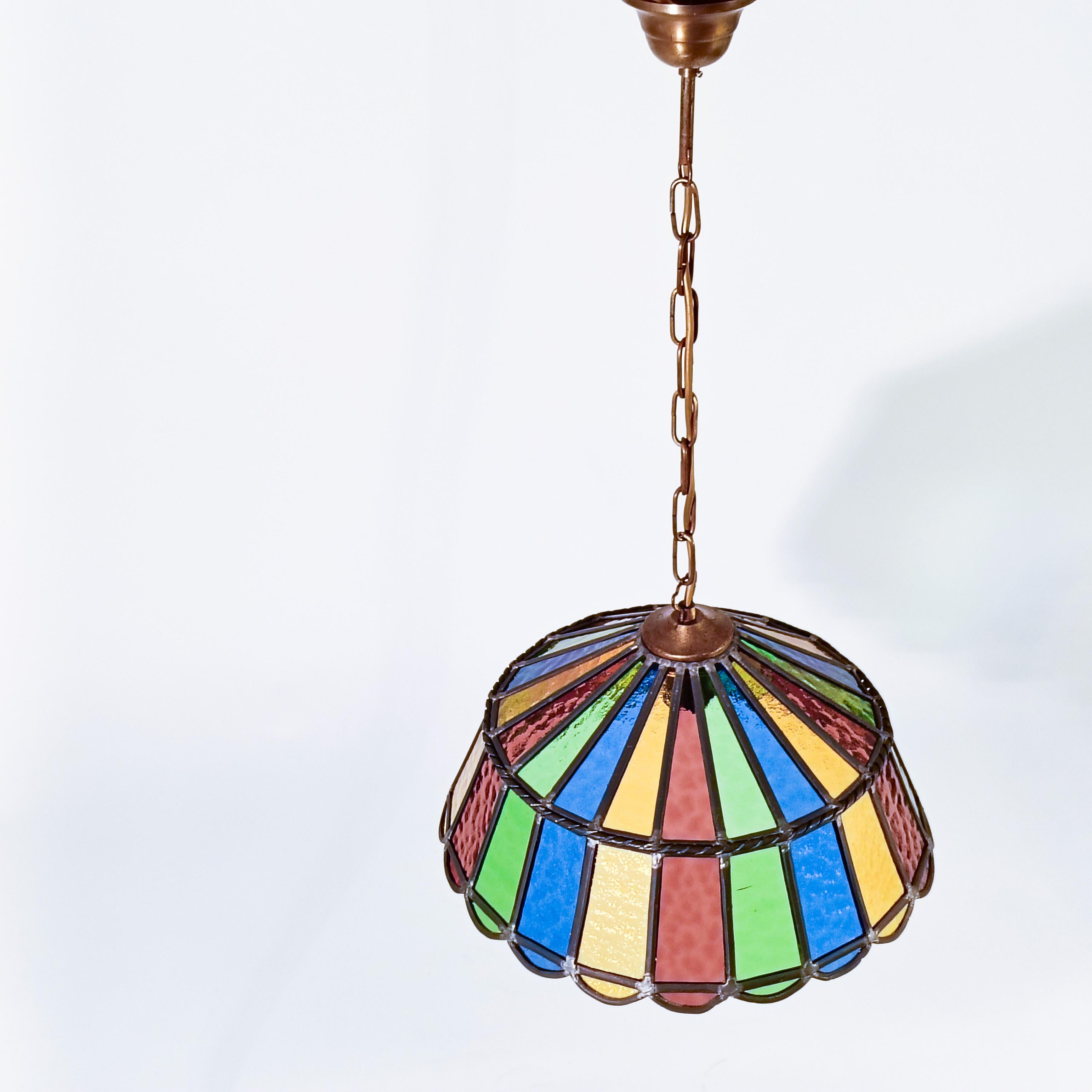 Spagnolo Stile brutalista. Lampada a sospensione in vetro artistico di Ferro Art, Spagna, anni '70 in vendita