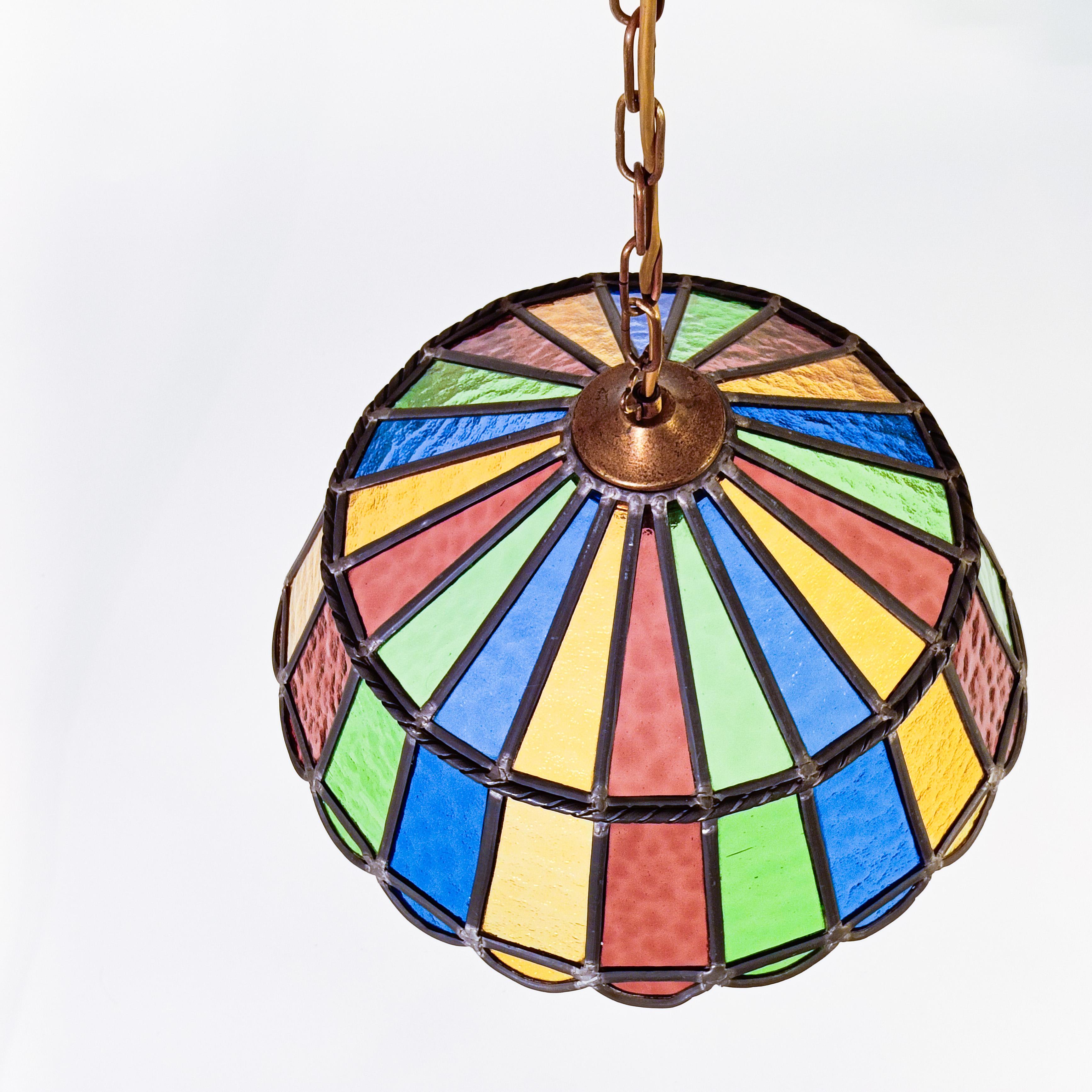 Fatto a mano Stile brutalista. Lampada a sospensione in vetro artistico di Ferro Art, Spagna, anni '70 in vendita