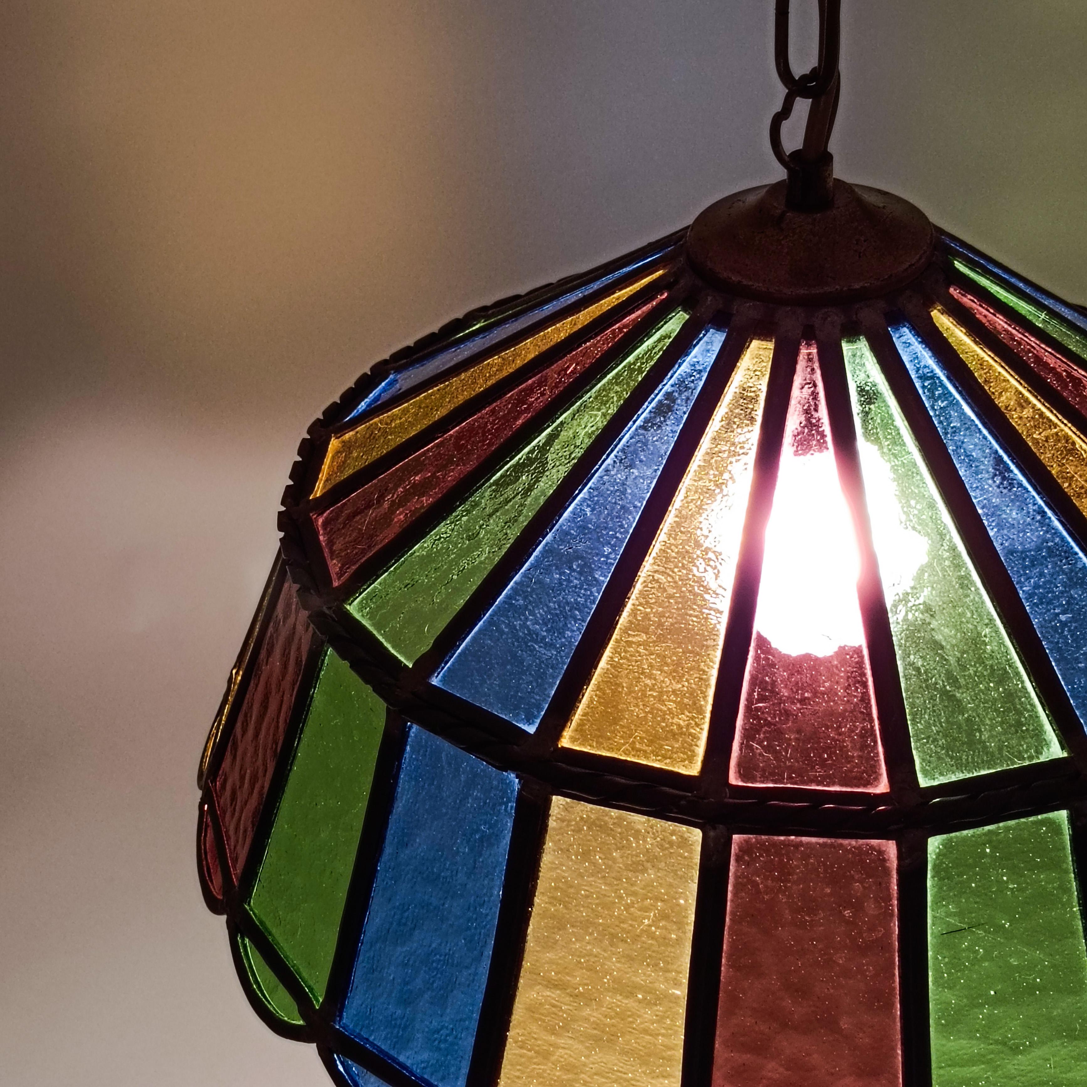 Metallo Stile brutalista. Lampada a sospensione in vetro artistico di Ferro Art, Spagna, anni '70 in vendita