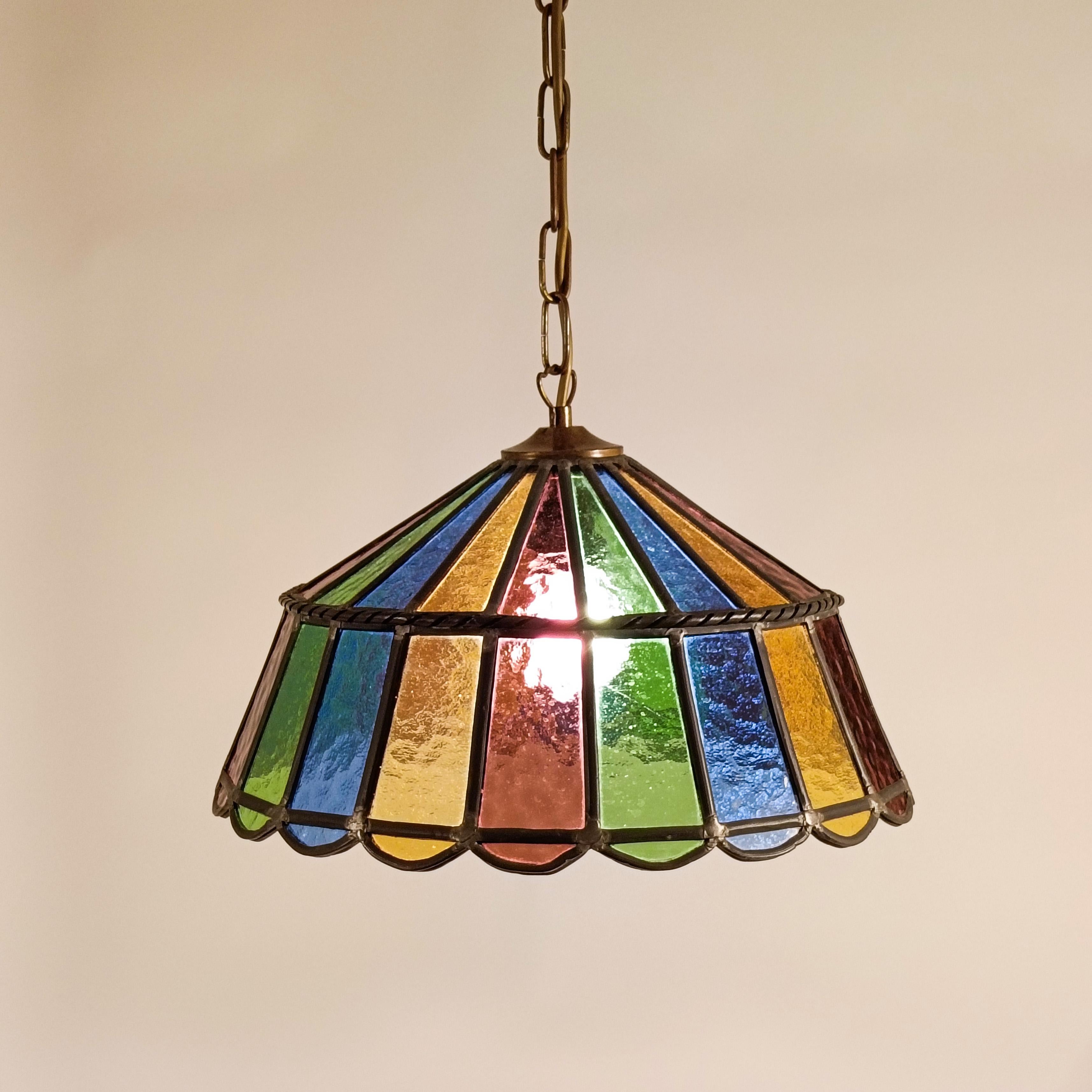 Stile brutalista. Lampada a sospensione in vetro artistico di Ferro Art, Spagna, anni '70 in vendita 1