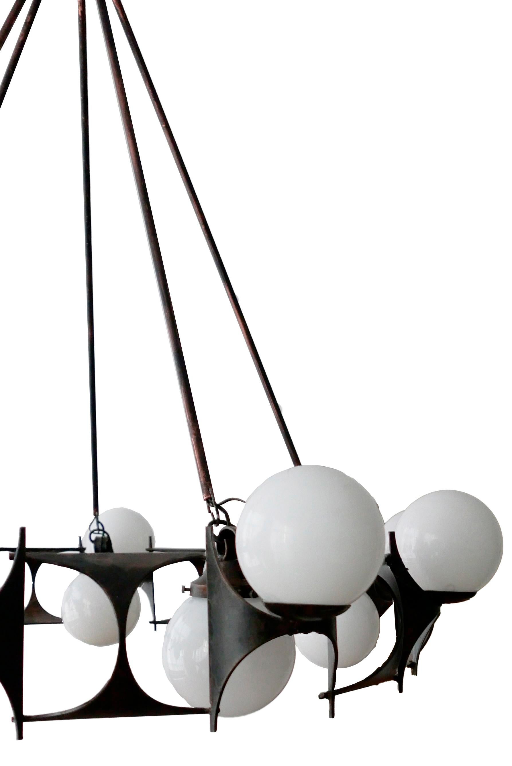Milieu du XXe siècle Lampe lustre de style brutaliste des années 1950 en vente