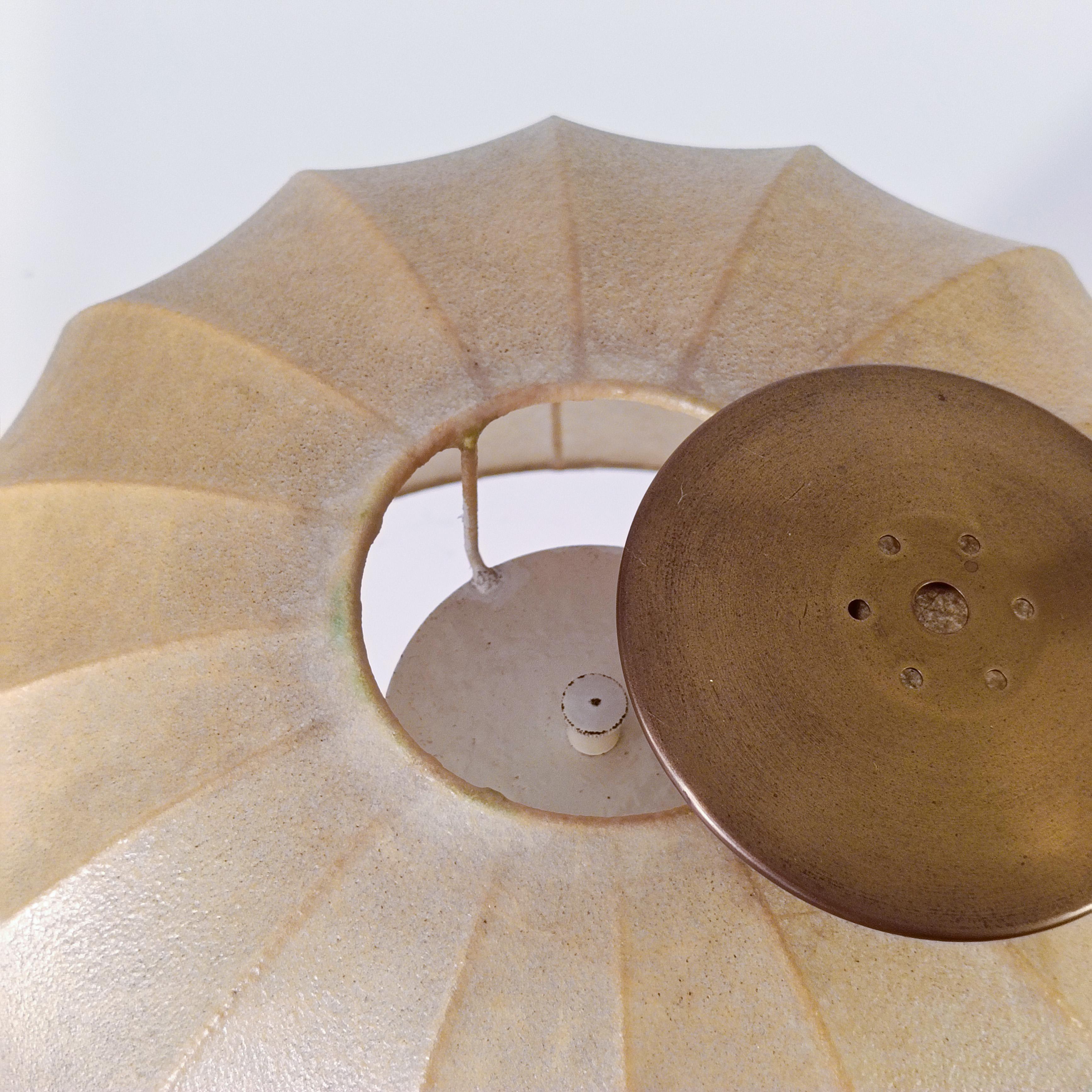 Résine de cocon. Lampadaire de style brutaliste par Estiluz, Espagne, années 1970 en vente 3