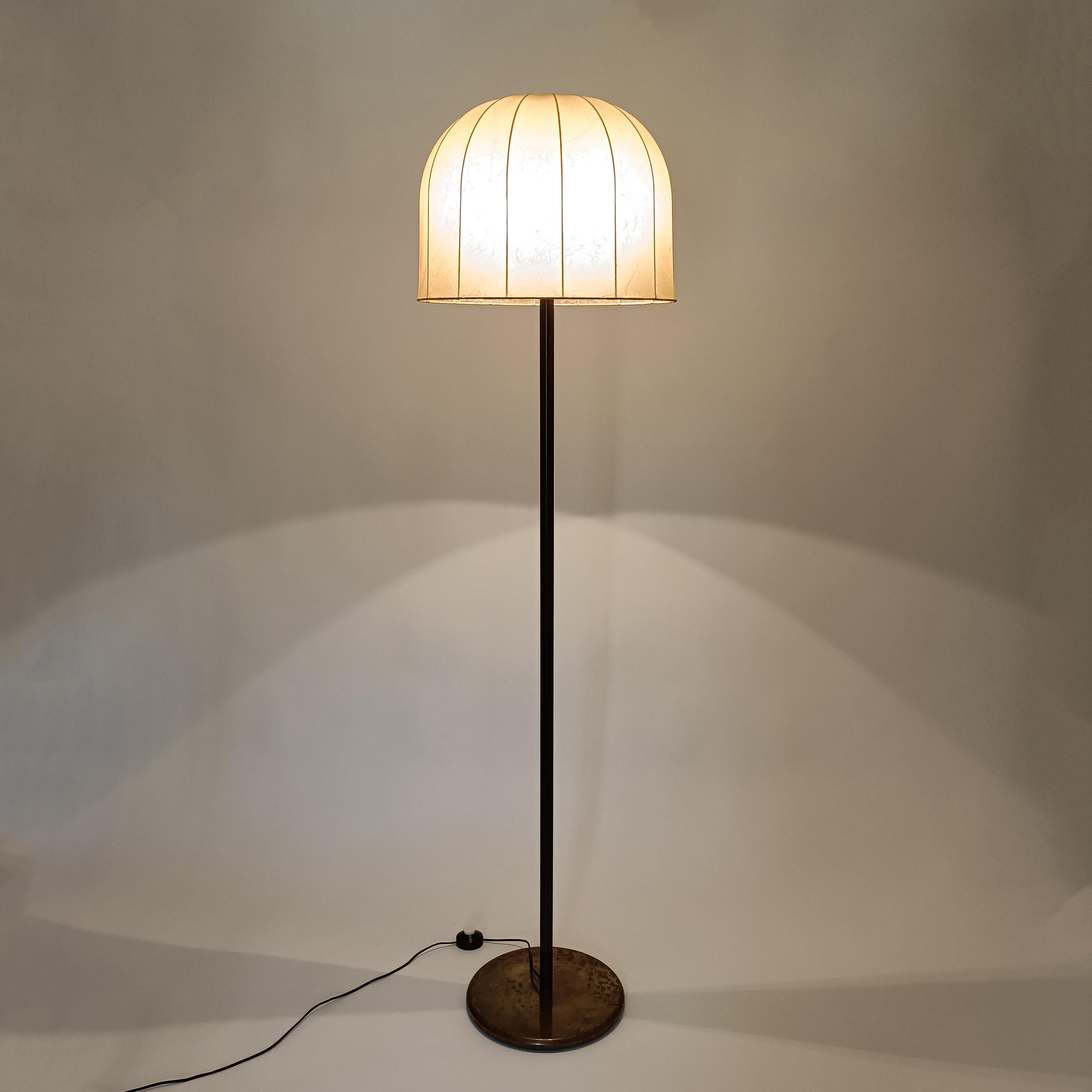 Brutalisme Résine de cocon. Lampadaire de style brutaliste par Estiluz, Espagne, années 1970 en vente
