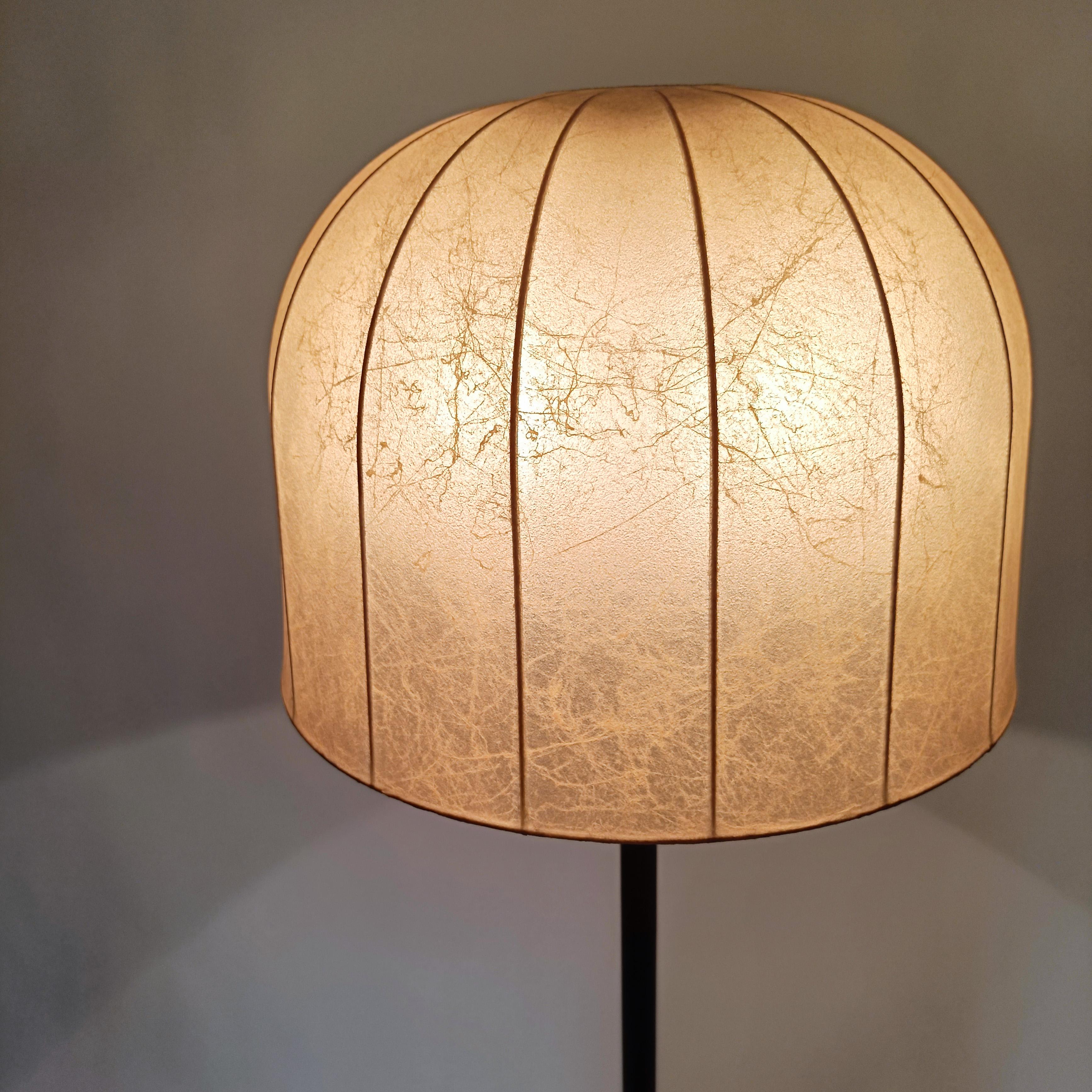 Espagnol Résine de cocon. Lampadaire de style brutaliste par Estiluz, Espagne, années 1970 en vente