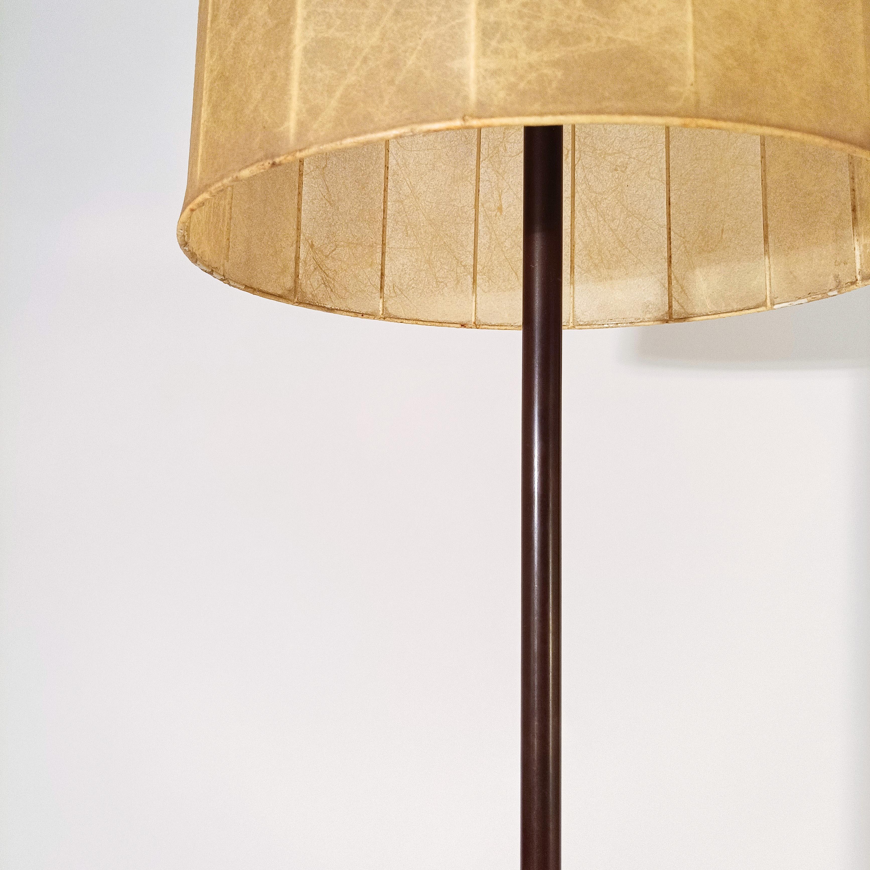 Métal Résine de cocon. Lampadaire de style brutaliste par Estiluz, Espagne, années 1970 en vente