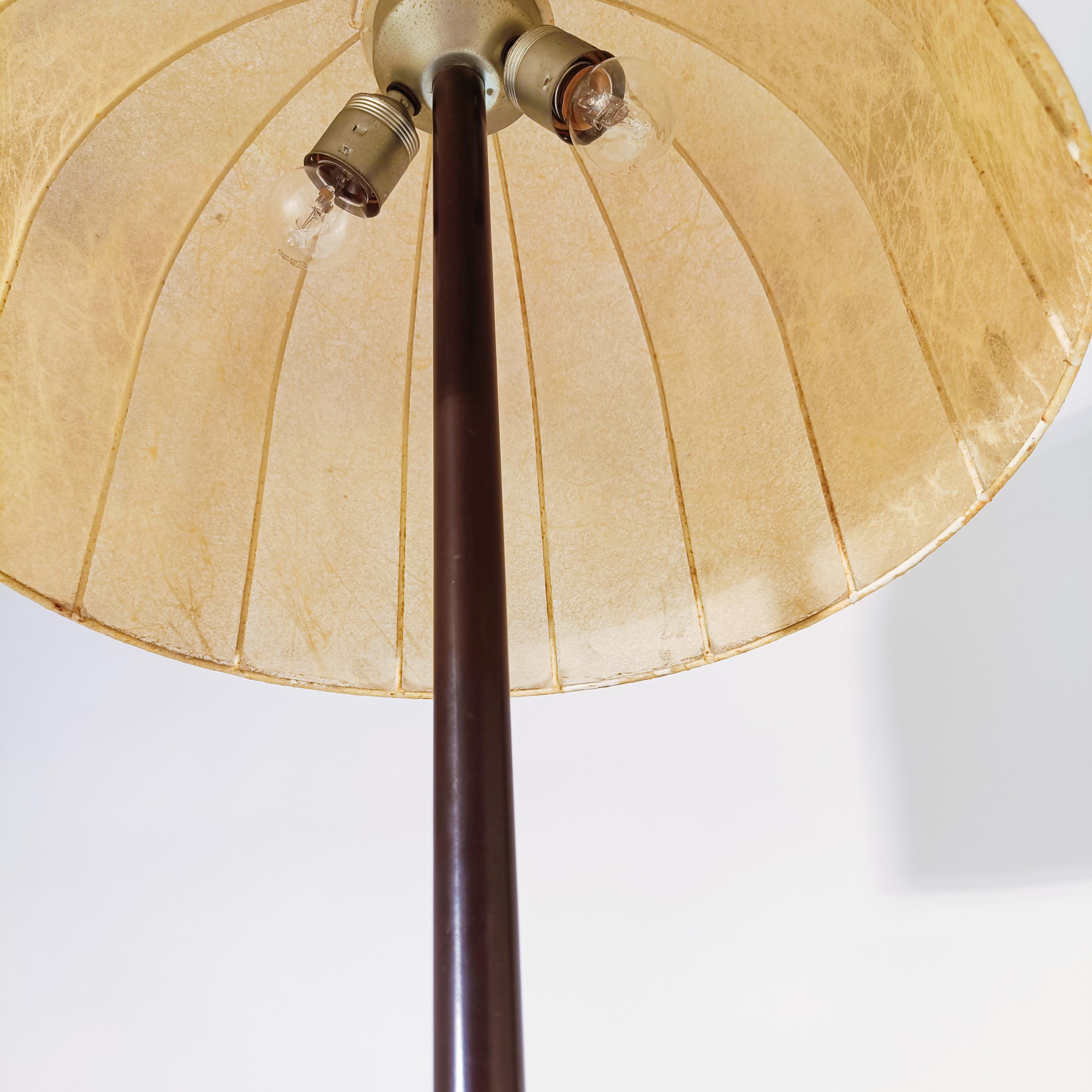 Résine de cocon. Lampadaire de style brutaliste par Estiluz, Espagne, années 1970 en vente 1