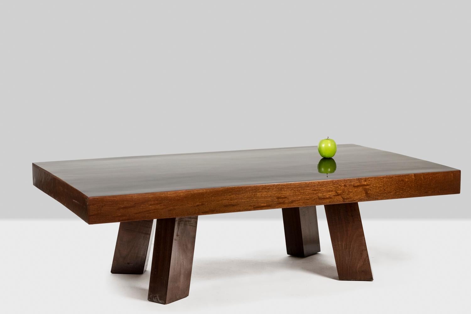 Français Brutalist style coffee table, 1970s en vente