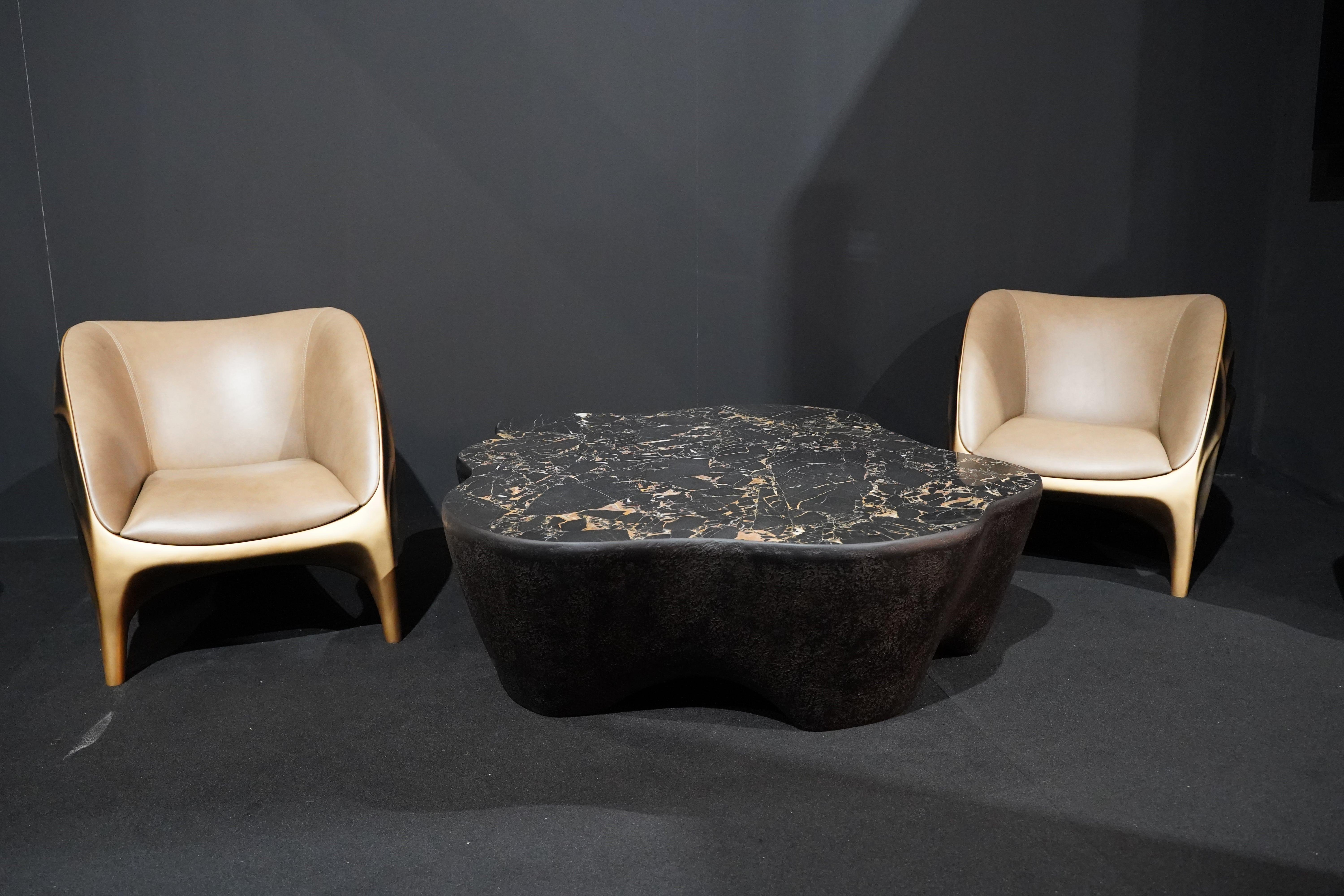 Table basse de style brutaliste avec plateau en marbre Portoro Brecciato en vente 1