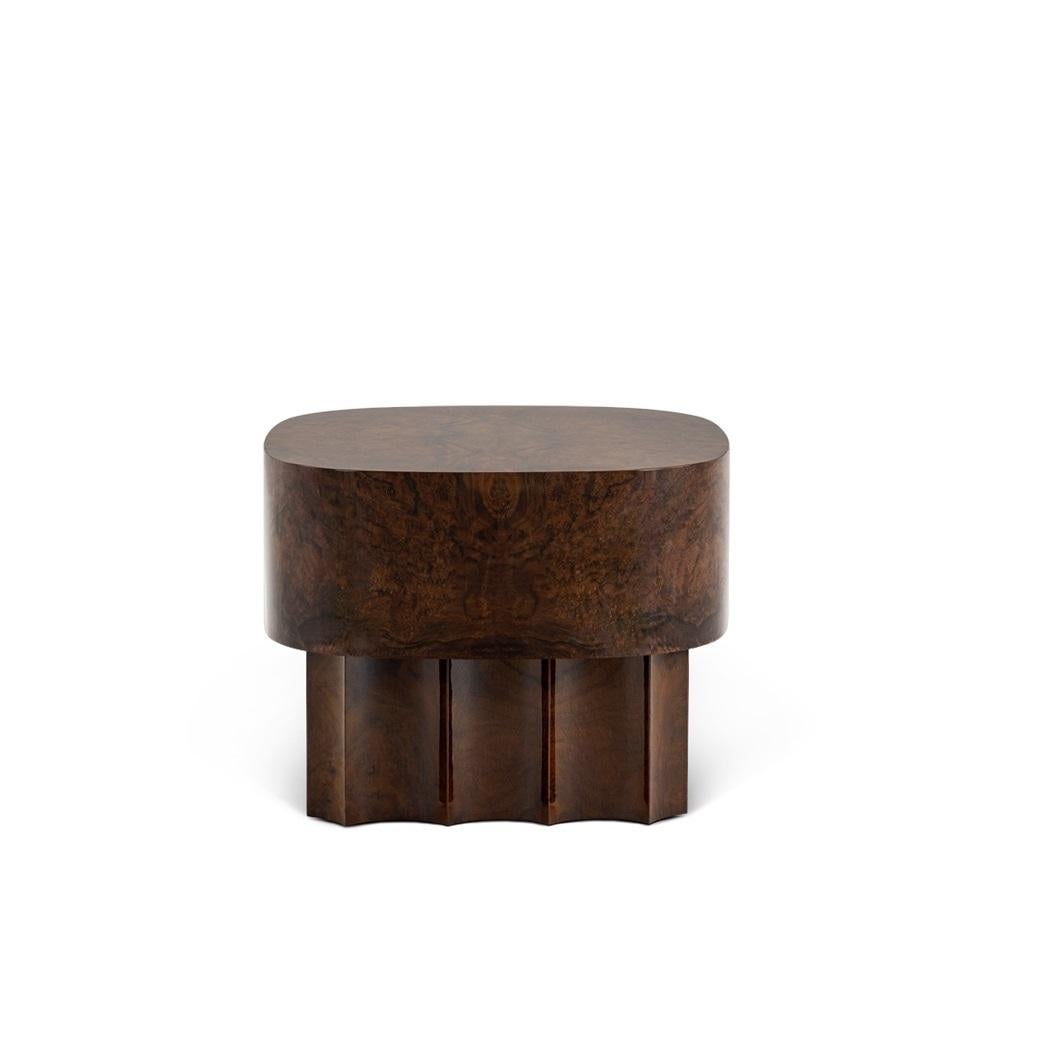 Mesa Baja De Estilo Brutalista En Lujosa Raíz De Nogal Brillante By JLC Moderno en venta