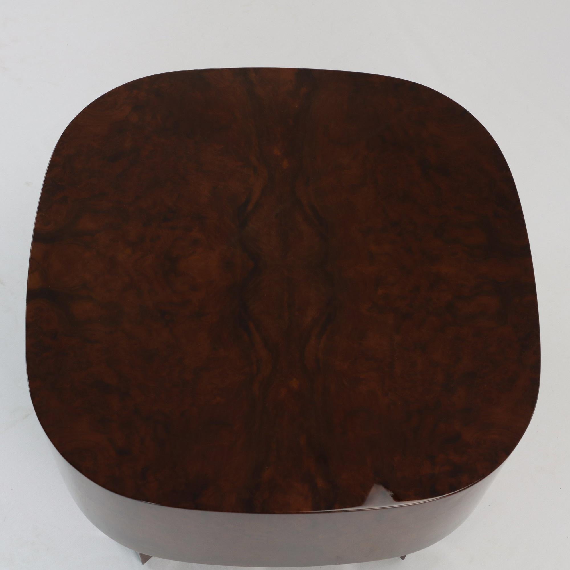 Portugais Table basse de style brutaliste en luxueuse racine de noyer brillant By JLC en vente