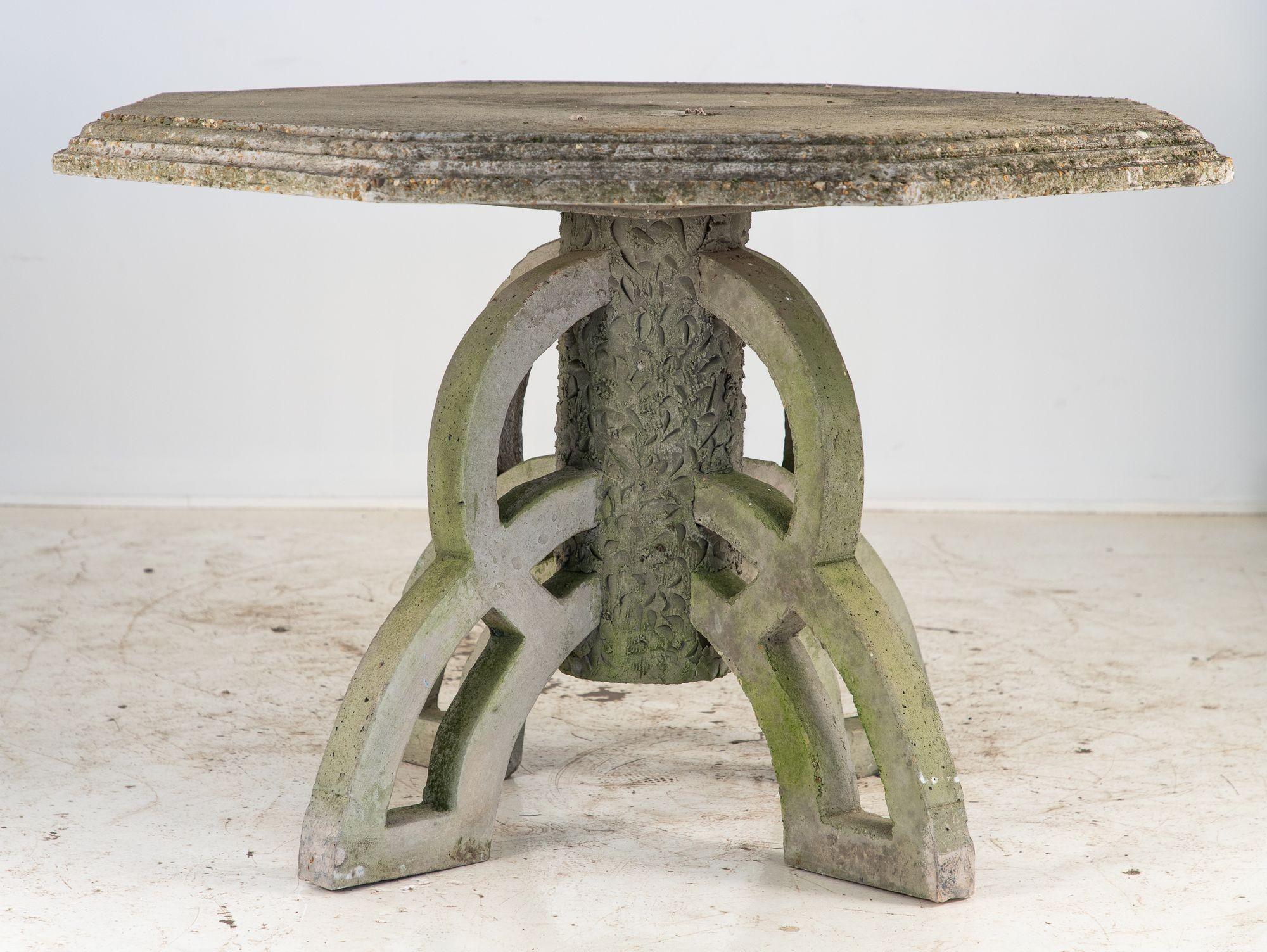 Brutalistischer Betontisch im brutalistischen Stil und Satz von vier Stühlen, England 1960er Jahre im Zustand „Gut“ im Angebot in South Salem, NY
