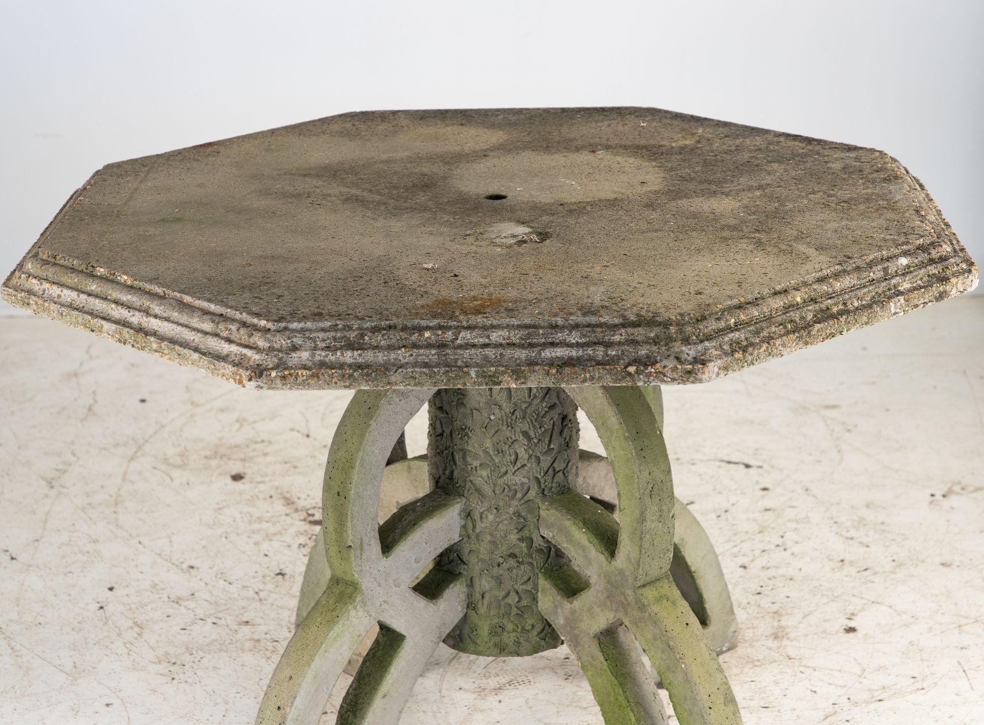 Brutalistischer Betontisch im brutalistischen Stil und Satz von vier Stühlen, England 1960er Jahre im Angebot 1