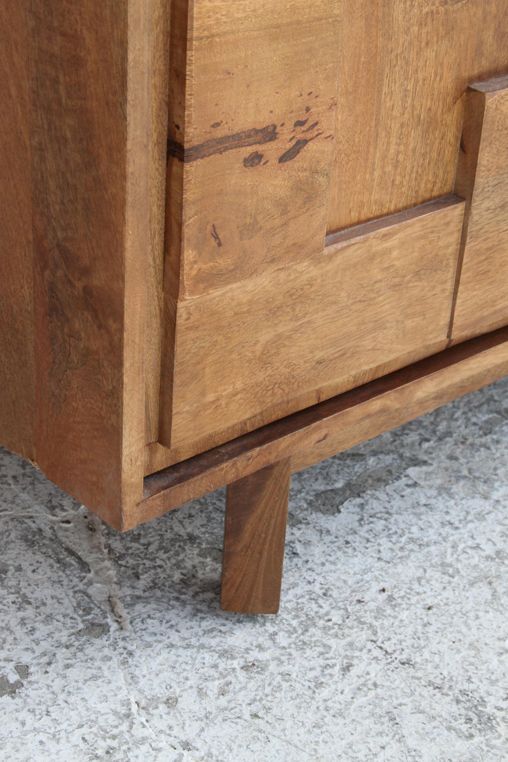Credenza de cuatro puertas de estilo brutalista en venta 3