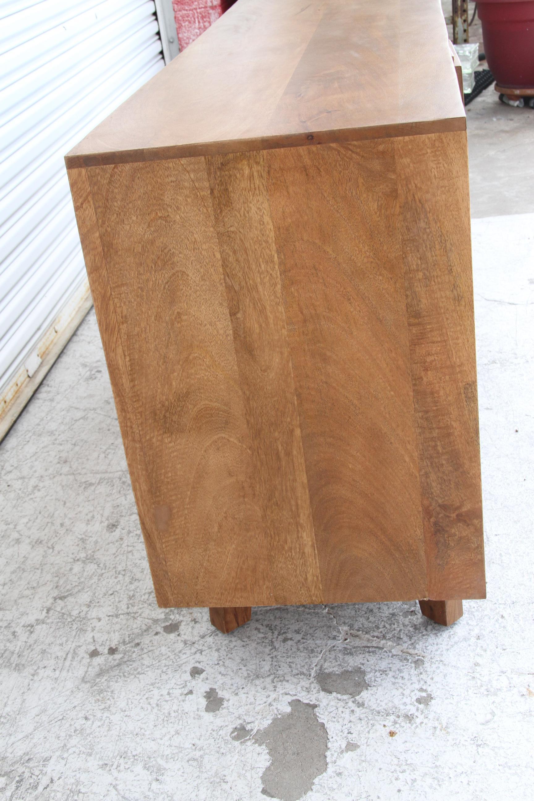 Credenza de cuatro puertas de estilo brutalista en venta 4